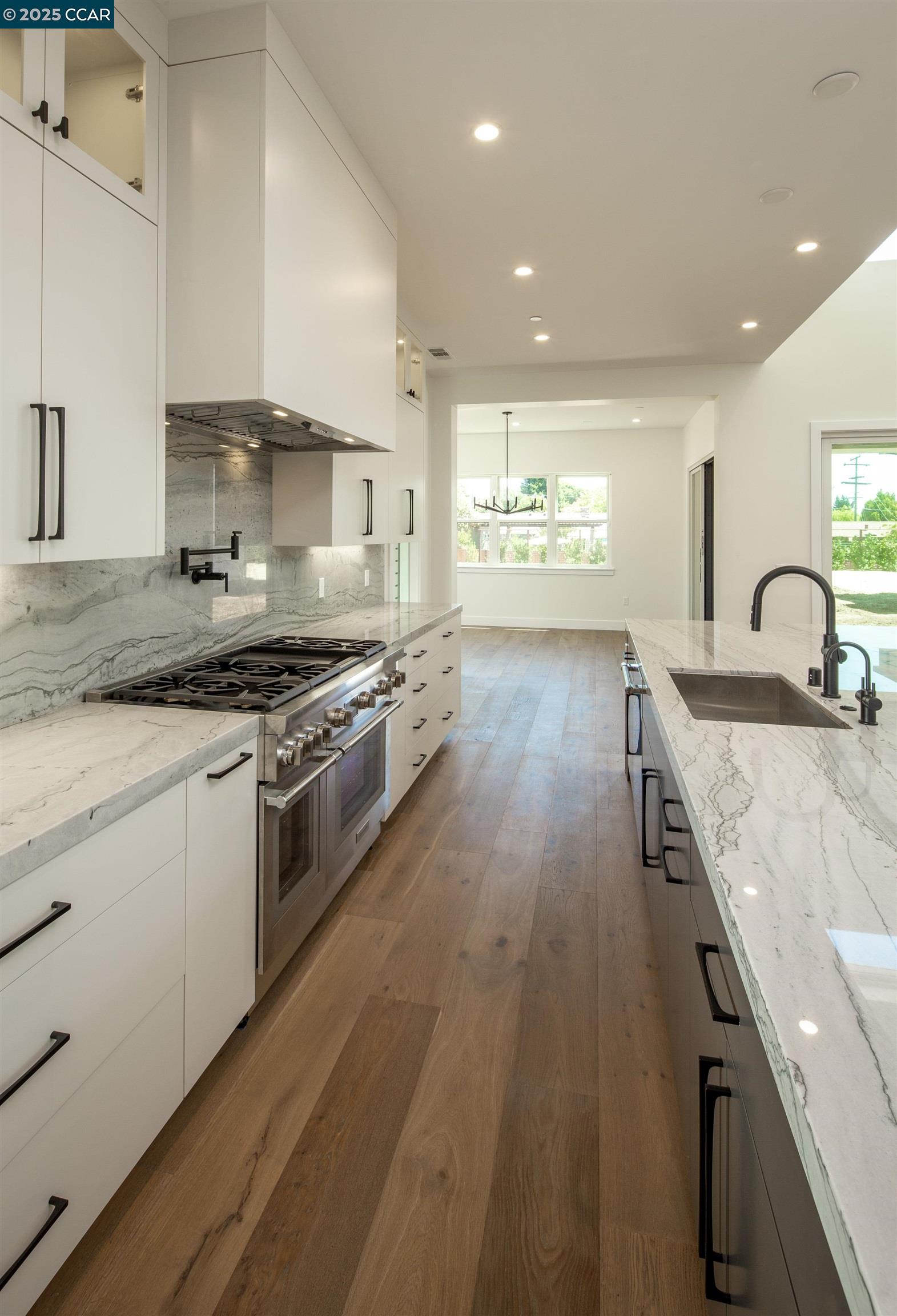 Detail Gallery Image 14 of 28 For 1070 Borrette Court, Napa,  CA 94558 - 4 Beds | 4/1 Baths