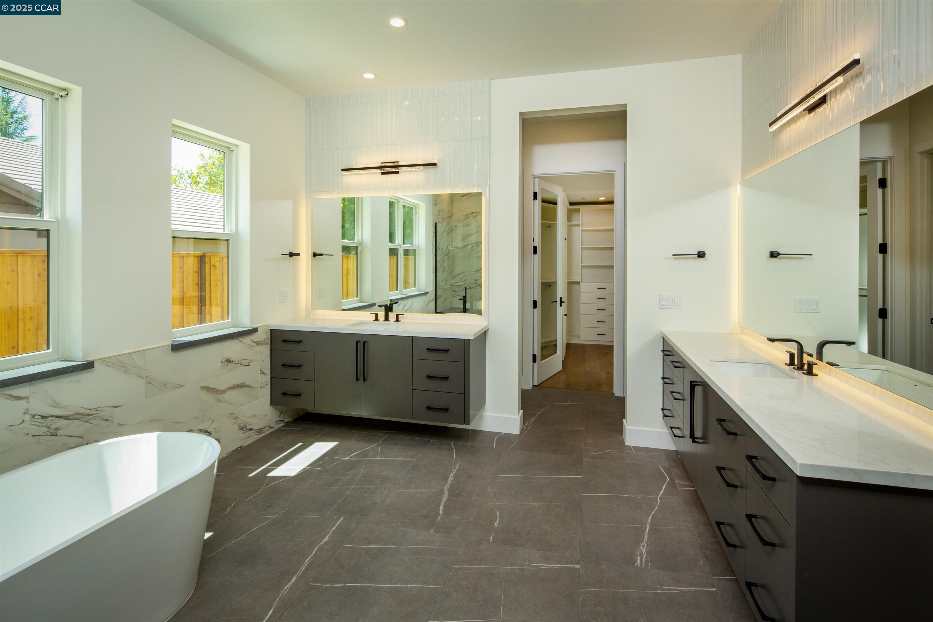 Detail Gallery Image 17 of 28 For 1070 Borrette Court, Napa,  CA 94558 - 4 Beds | 4/1 Baths