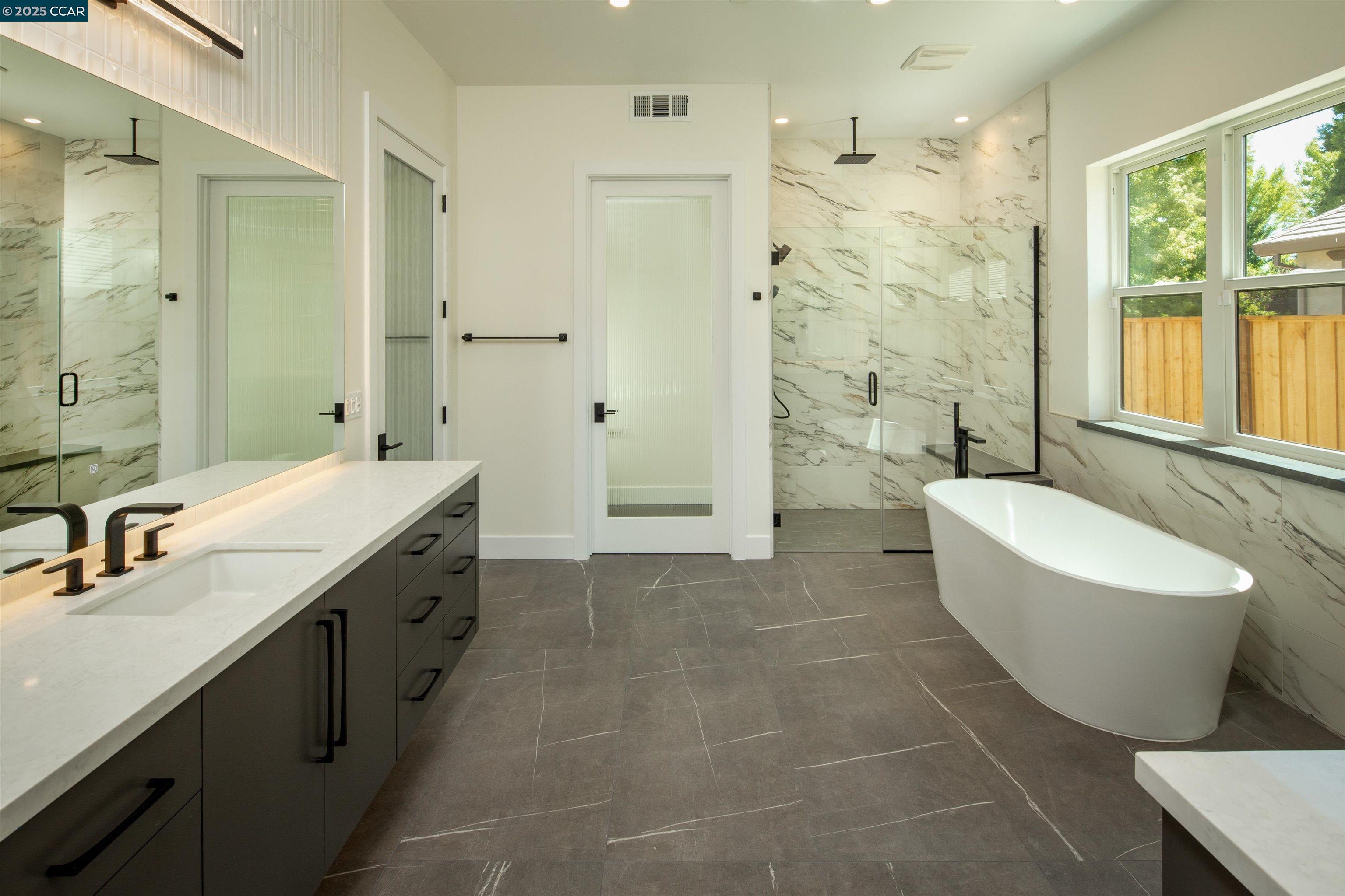 Detail Gallery Image 18 of 28 For 1070 Borrette Court, Napa,  CA 94558 - 4 Beds | 4/1 Baths