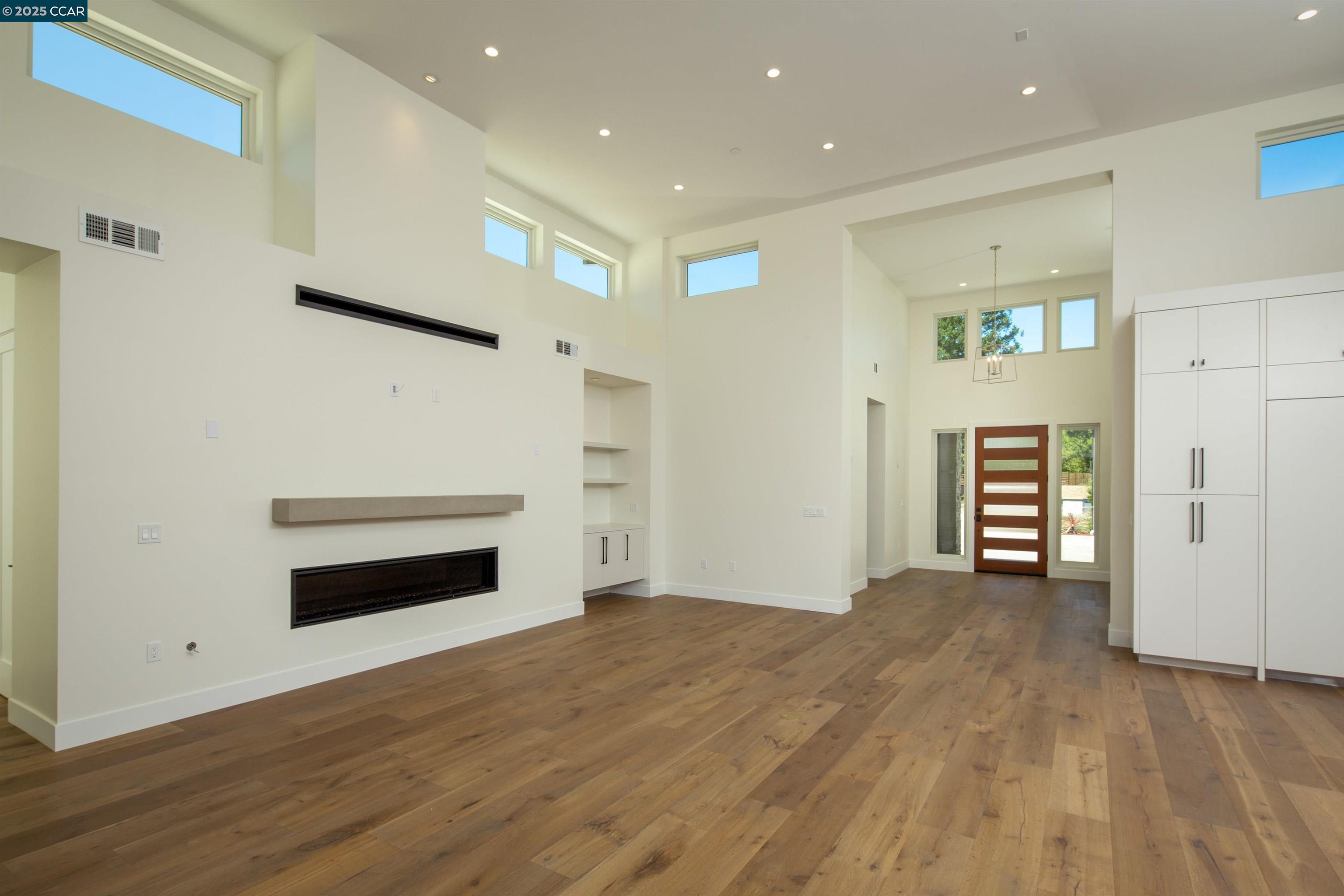 Detail Gallery Image 10 of 28 For 1070 Borrette Court, Napa,  CA 94558 - 4 Beds | 4/1 Baths
