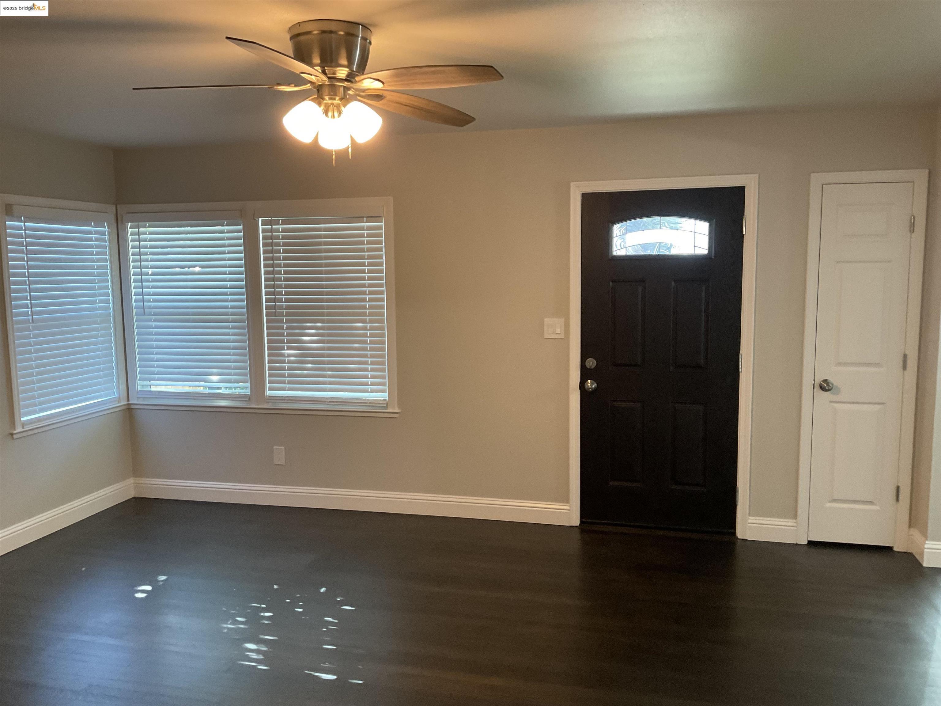 Detail Gallery Image 2 of 9 For 184 Panoramic Avenue, Pittsburg,  CA 94565 - 3 Beds | 1 Baths