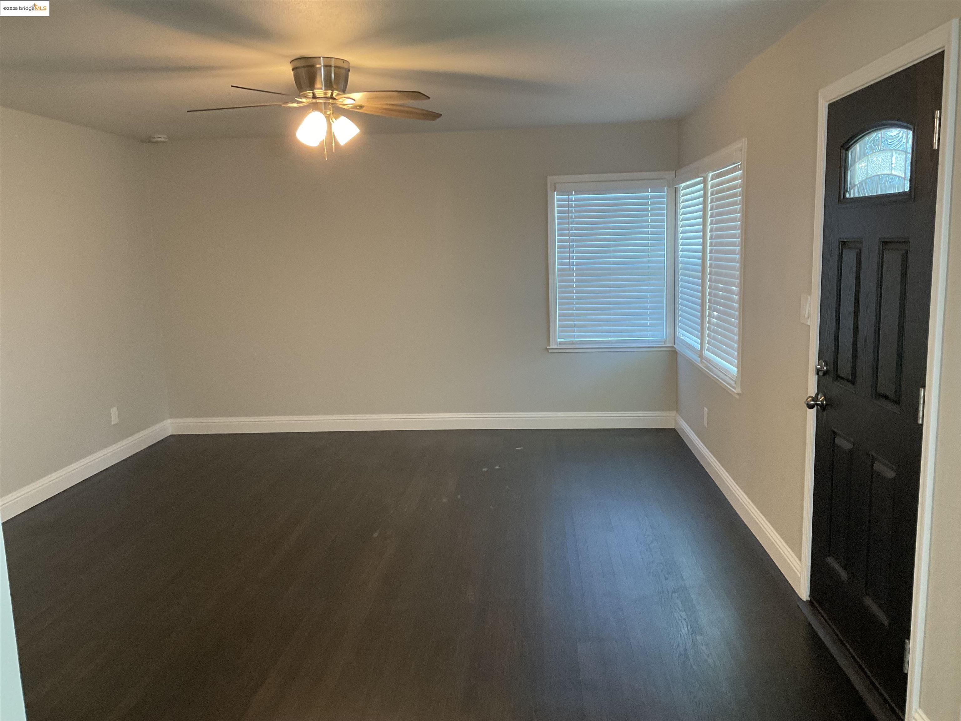 Detail Gallery Image 3 of 9 For 184 Panoramic Avenue, Pittsburg,  CA 94565 - 3 Beds | 1 Baths
