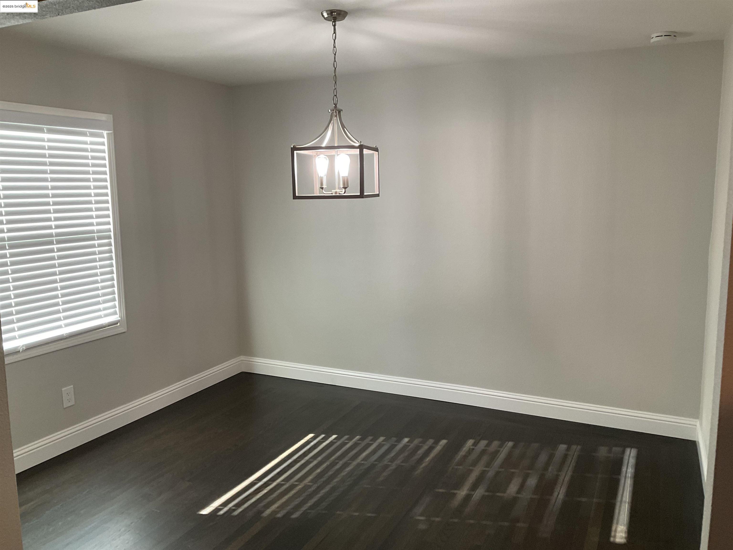 Detail Gallery Image 4 of 9 For 184 Panoramic Avenue, Pittsburg,  CA 94565 - 3 Beds | 1 Baths