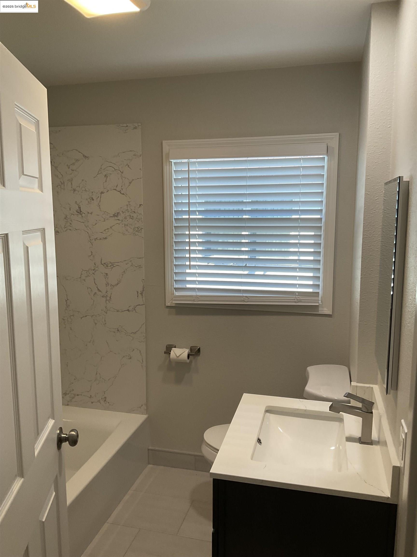 Detail Gallery Image 6 of 9 For 184 Panoramic Avenue, Pittsburg,  CA 94565 - 3 Beds | 1 Baths