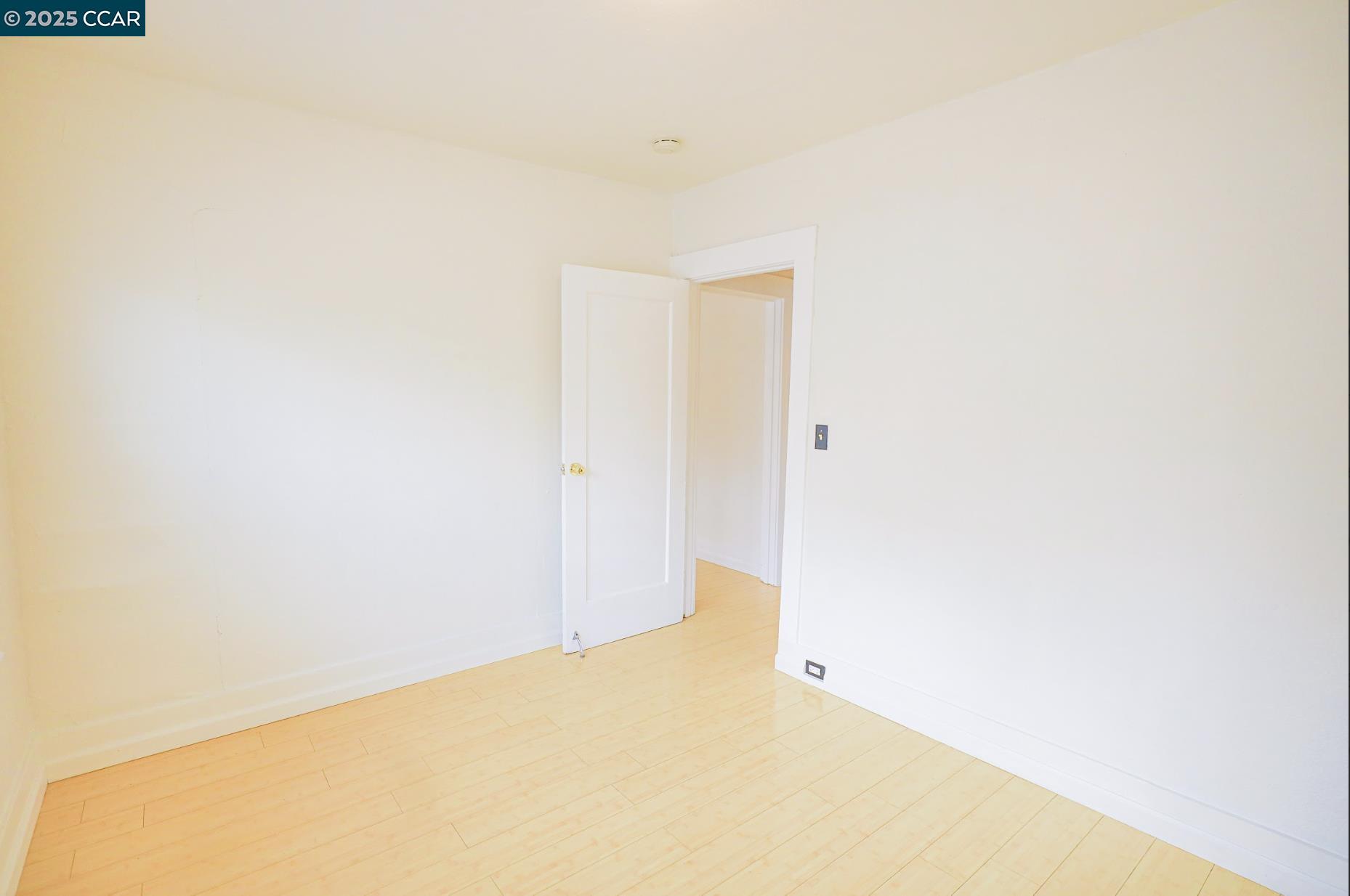 Detail Gallery Image 11 of 12 For 2143 11th Ave, Oakland,  CA 94606 - 2 Beds | 1 Baths