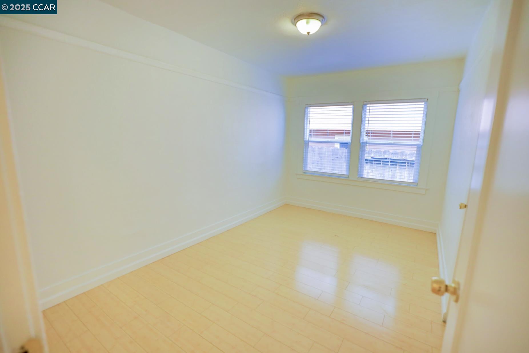 Detail Gallery Image 3 of 12 For 2143 11th Ave, Oakland,  CA 94606 - 2 Beds | 1 Baths