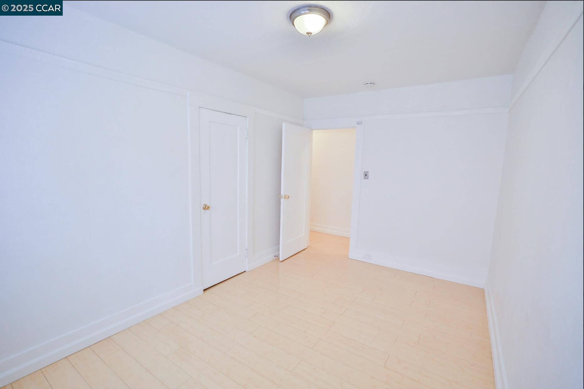 Detail Gallery Image 6 of 12 For 2143 11th Ave, Oakland,  CA 94606 - 2 Beds | 1 Baths