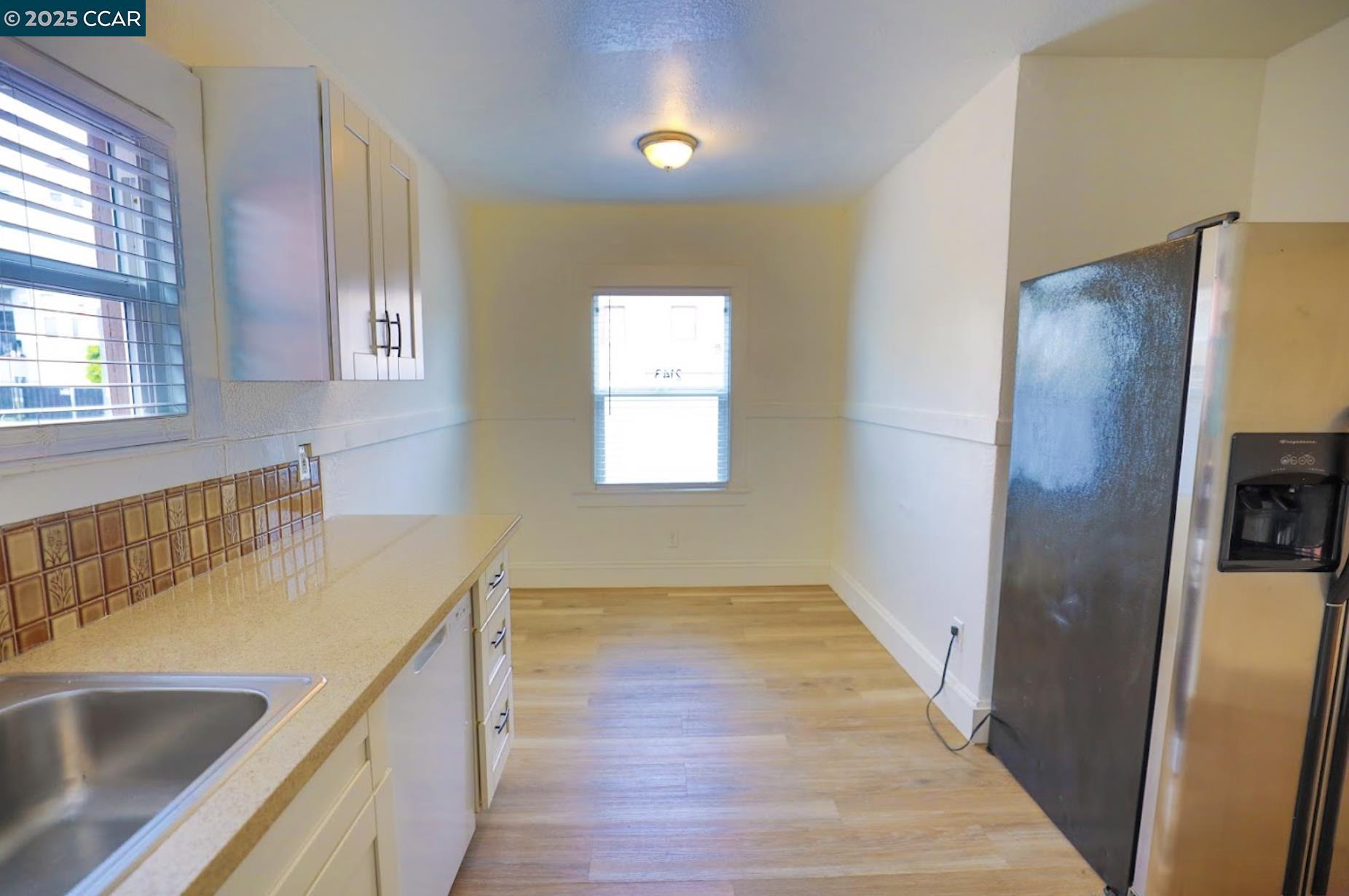 Detail Gallery Image 8 of 12 For 2143 11th Ave, Oakland,  CA 94606 - 2 Beds | 1 Baths
