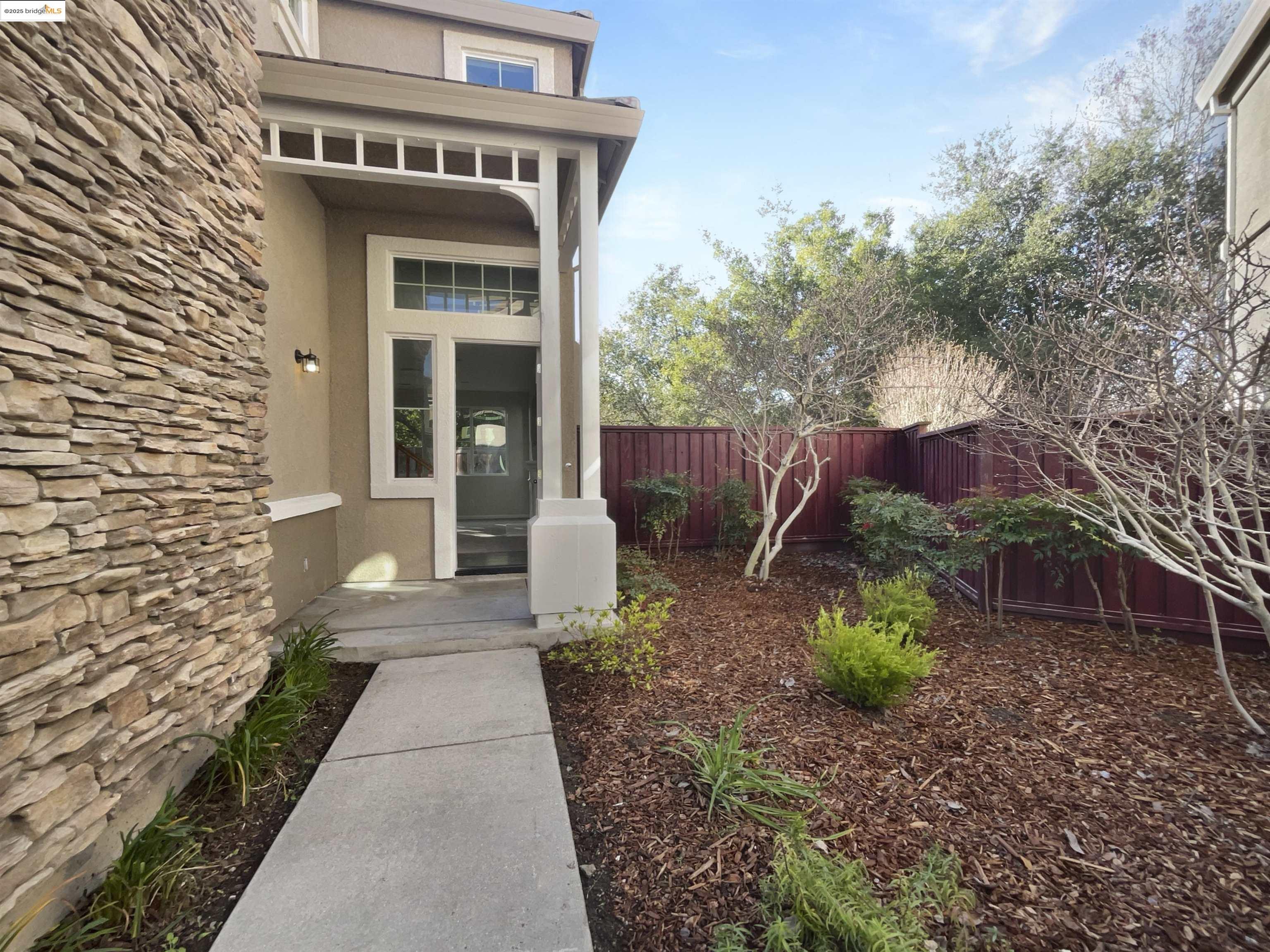 Detail Gallery Image 11 of 27 For 511 Malvasia Ct, Fairfield,  CA 94534 - 3 Beds | 2/1 Baths