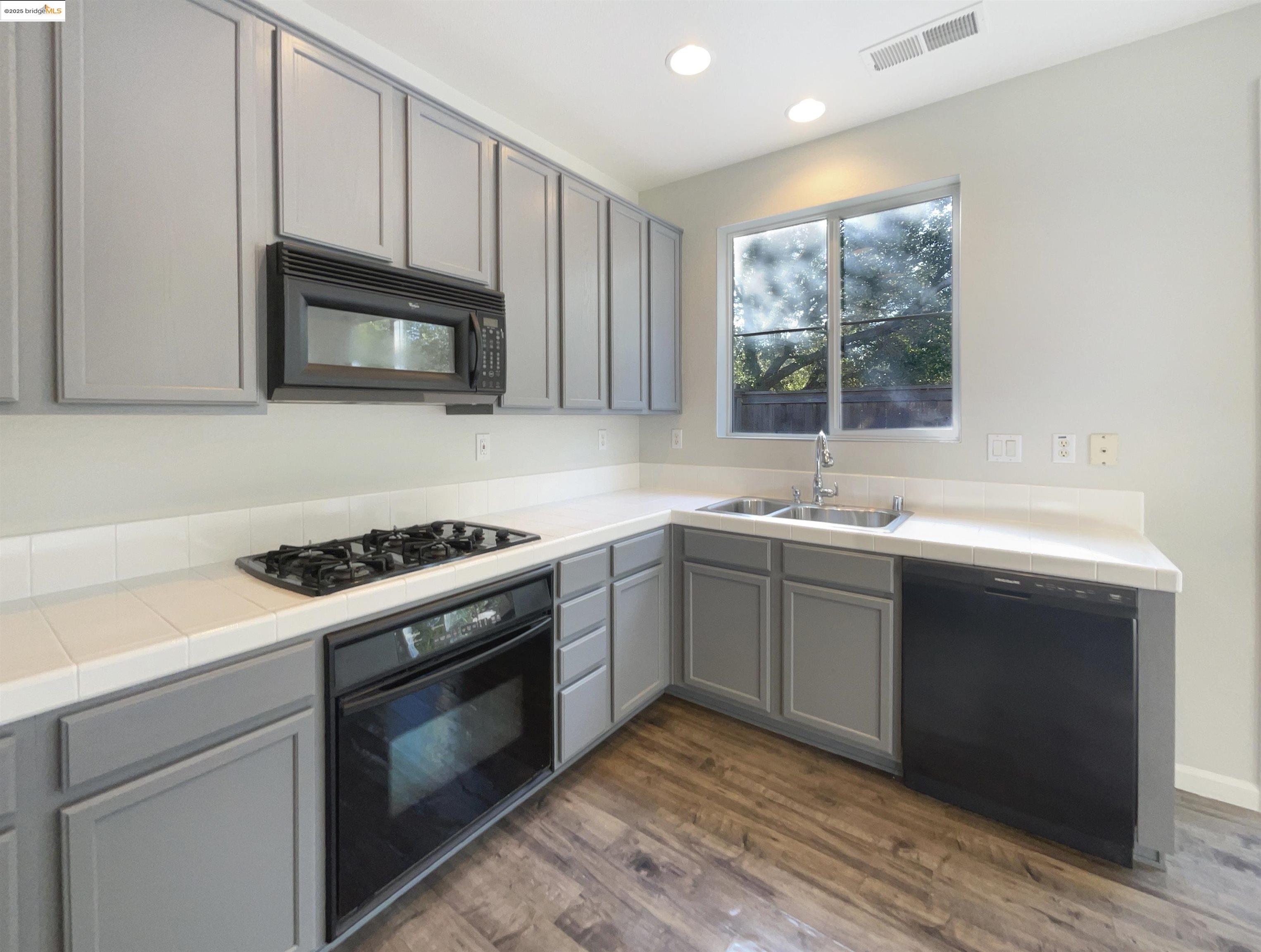 Detail Gallery Image 13 of 27 For 511 Malvasia Ct, Fairfield,  CA 94534 - 3 Beds | 2/1 Baths