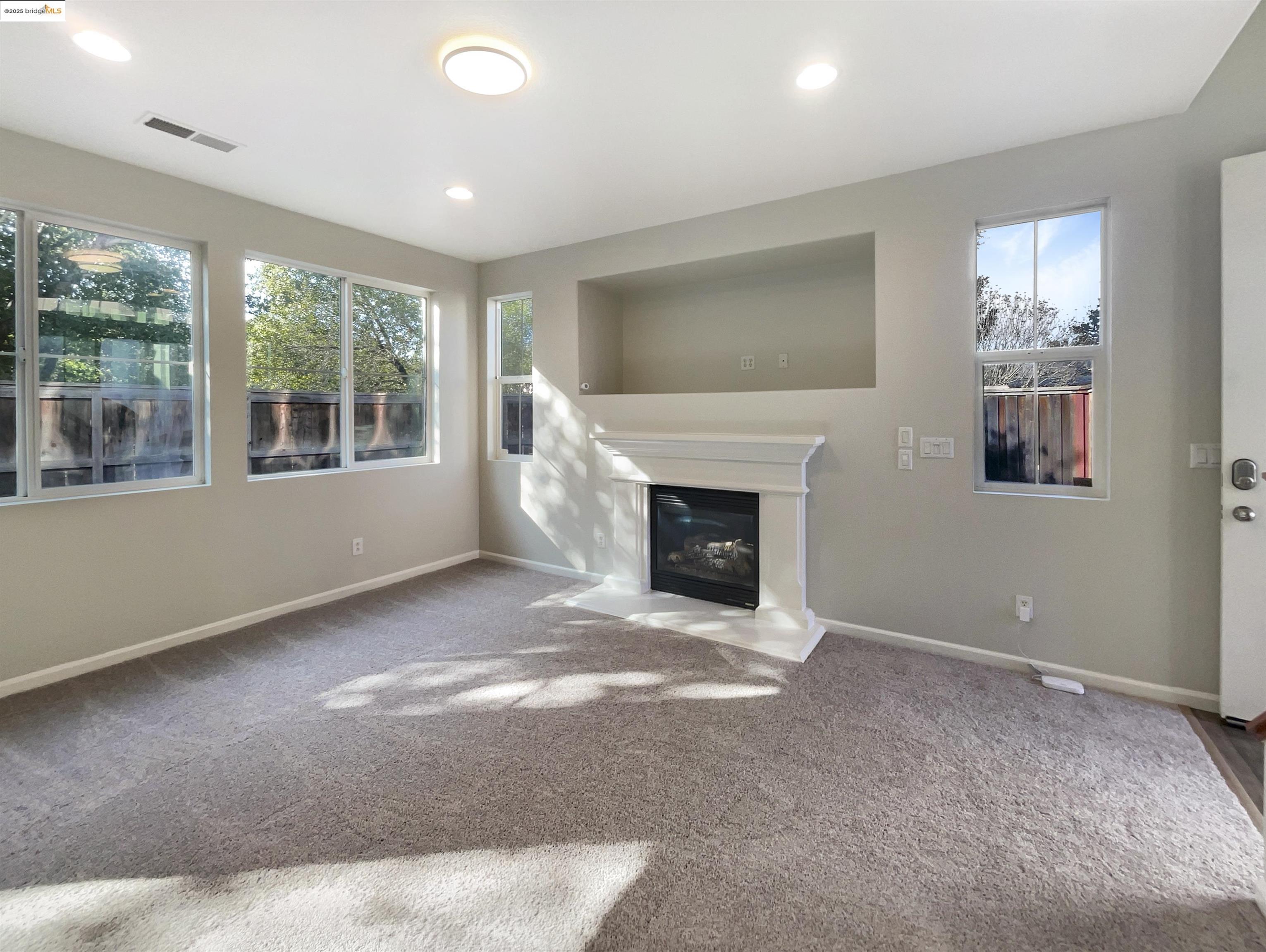 Detail Gallery Image 3 of 27 For 511 Malvasia Ct, Fairfield,  CA 94534 - 3 Beds | 2/1 Baths