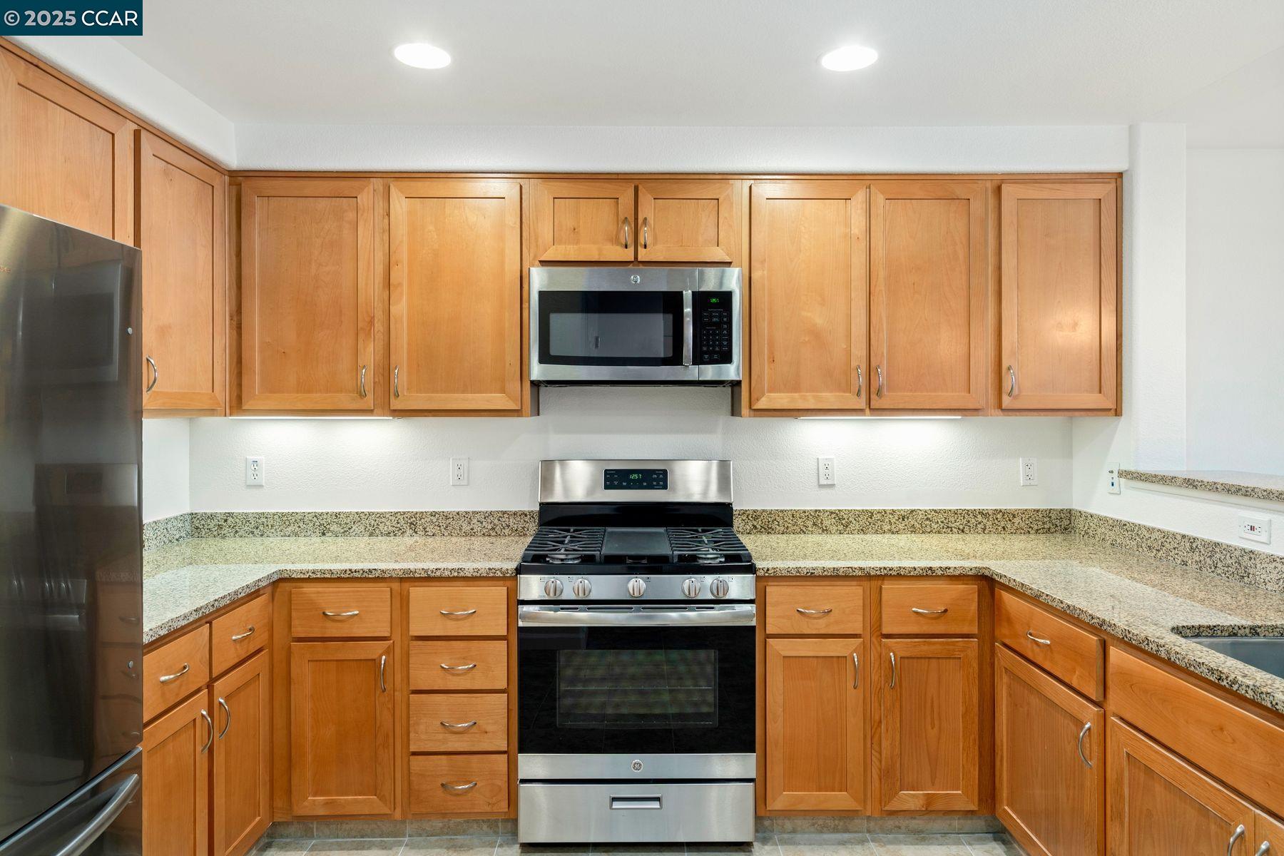 Detail Gallery Image 11 of 56 For 1363 El Camino Real, Millbrae,  CA 94030 - 1 Beds | 1/1 Baths