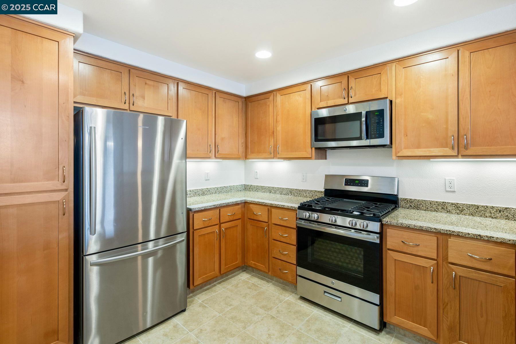 Detail Gallery Image 12 of 56 For 1363 El Camino Real, Millbrae,  CA 94030 - 1 Beds | 1/1 Baths
