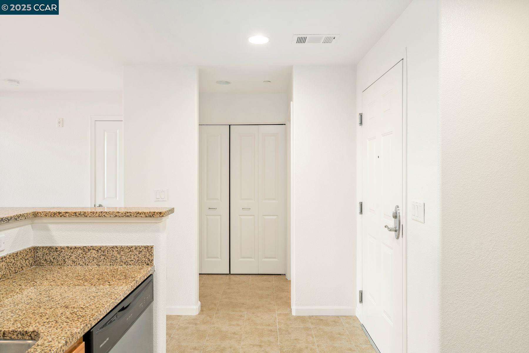 Detail Gallery Image 18 of 56 For 1363 El Camino Real, Millbrae,  CA 94030 - 1 Beds | 1/1 Baths