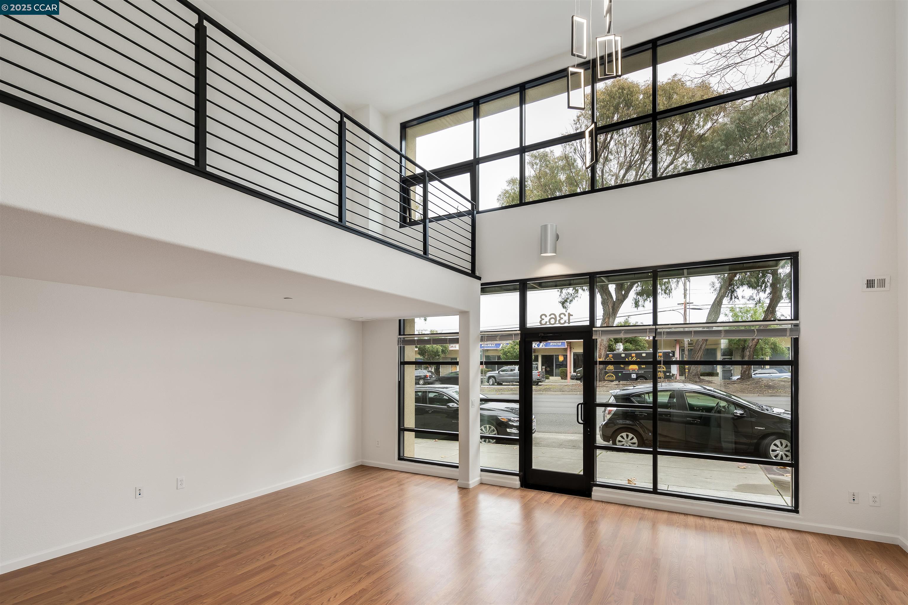 Detail Gallery Image 3 of 56 For 1363 El Camino Real, Millbrae,  CA 94030 - 1 Beds | 1/1 Baths