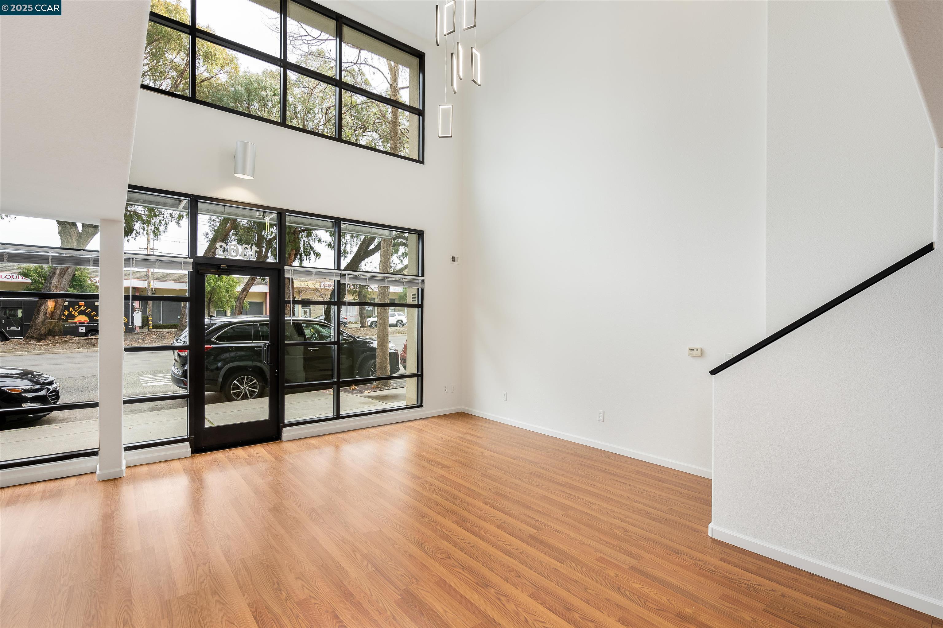 Detail Gallery Image 4 of 56 For 1363 El Camino Real, Millbrae,  CA 94030 - 1 Beds | 1/1 Baths