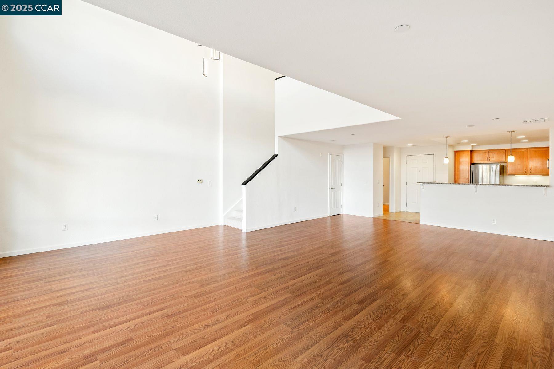 Detail Gallery Image 9 of 56 For 1363 El Camino Real, Millbrae,  CA 94030 - 1 Beds | 1/1 Baths