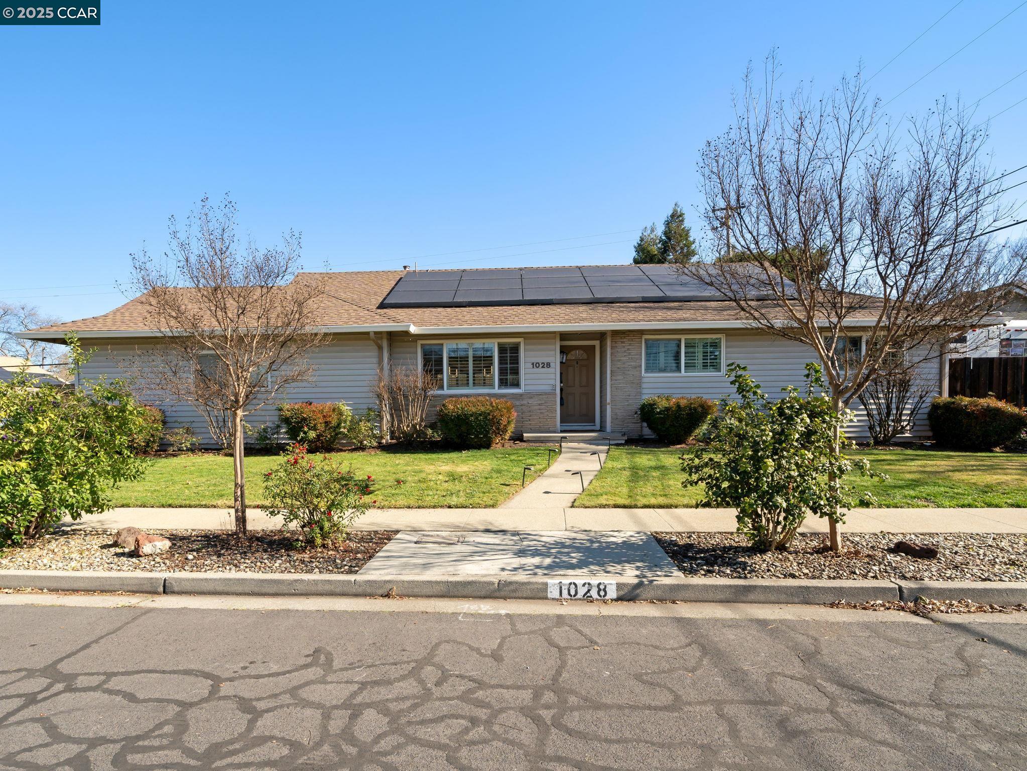 Detail Gallery Image 1 of 1 For 1028 Bermuda Dr, Concord,  CA 94518 - 4 Beds | 2 Baths