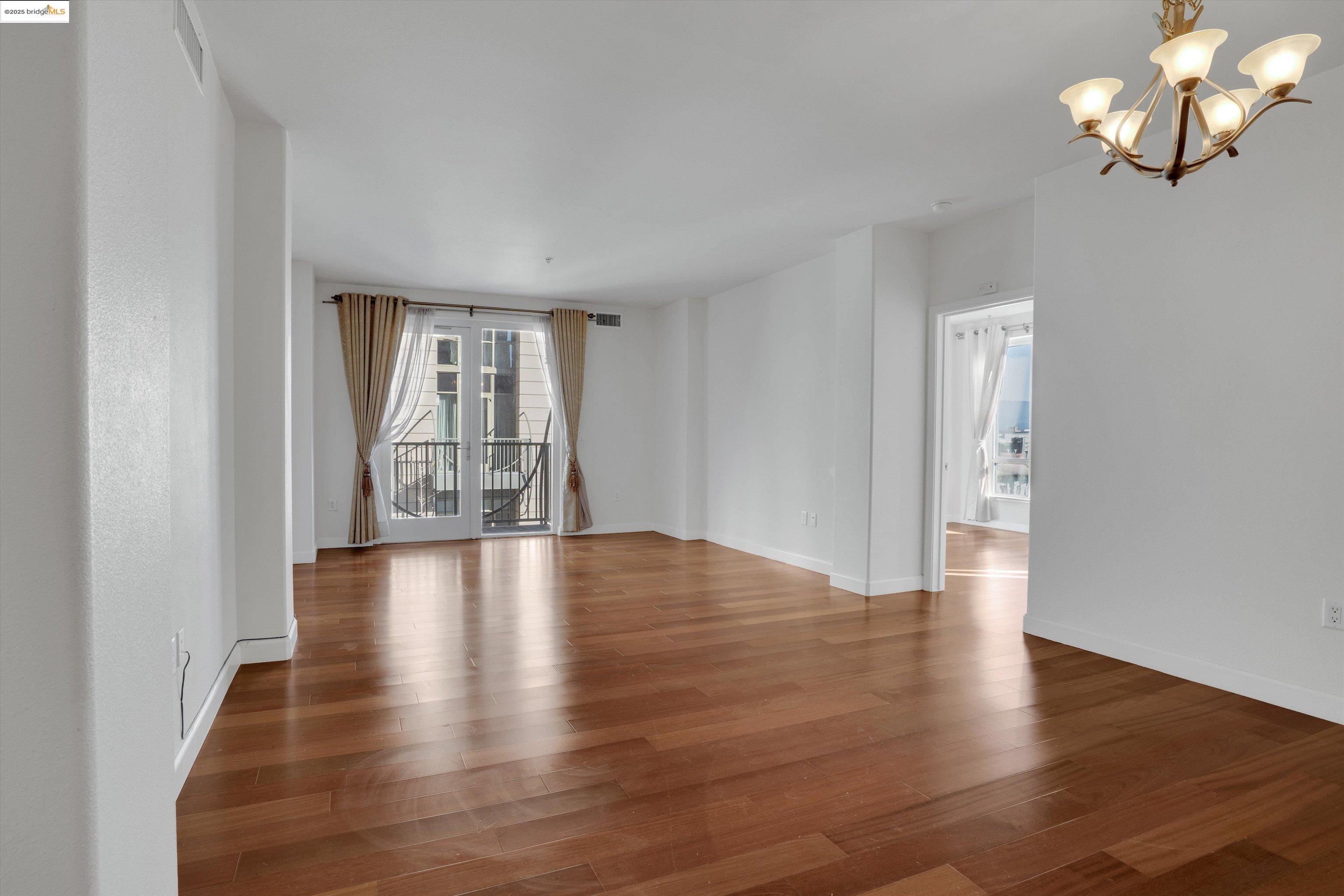 423 7Th St # 302, Oakland, California 94607, 2 Bedrooms Bedrooms, 5 Rooms Rooms,2 BathroomsBathrooms,Residential,For Sale,423 7Th St # 302,41082453