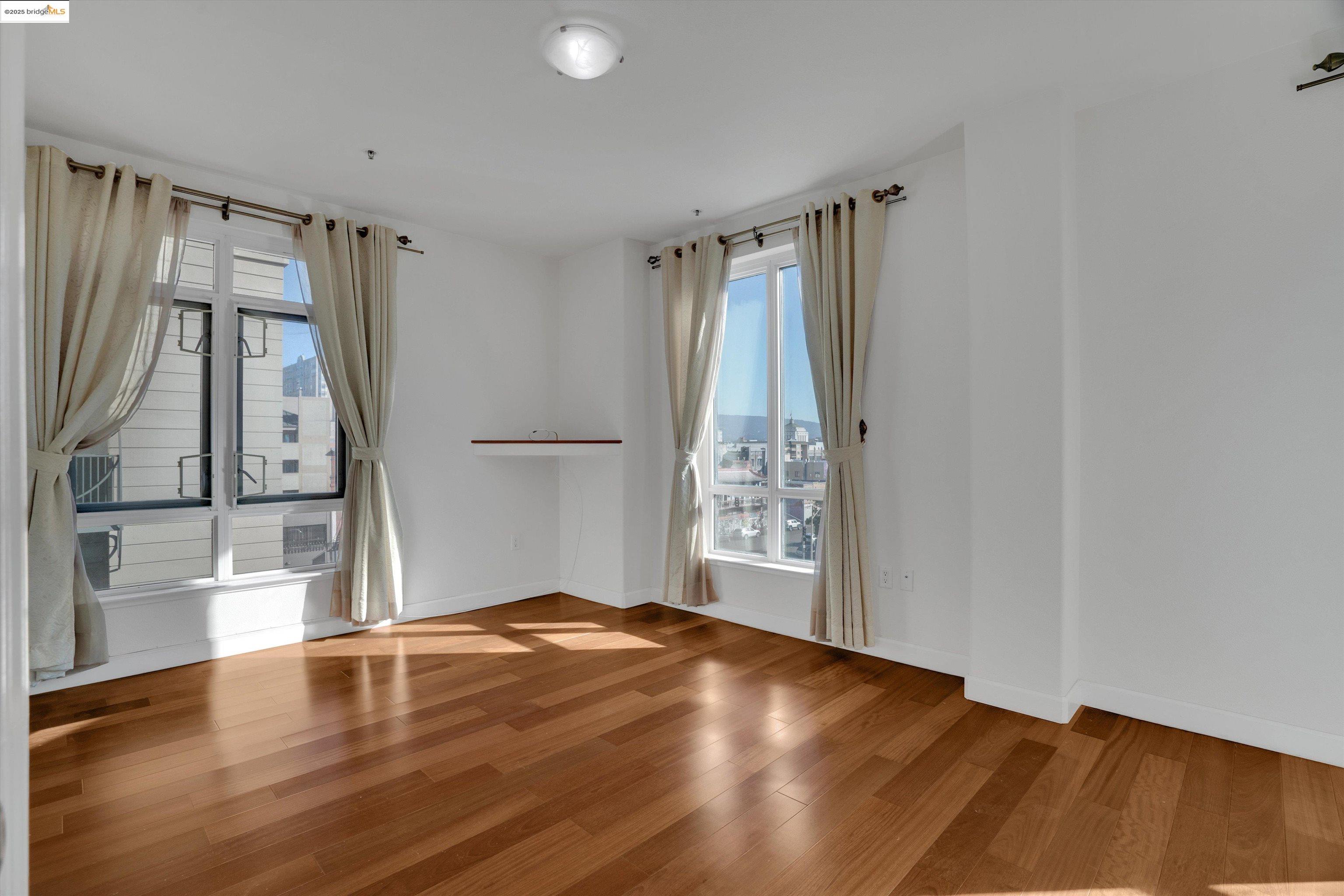 423 7Th St # 302, Oakland, California 94607, 2 Bedrooms Bedrooms, 5 Rooms Rooms,2 BathroomsBathrooms,Residential,For Sale,423 7Th St # 302,41082453