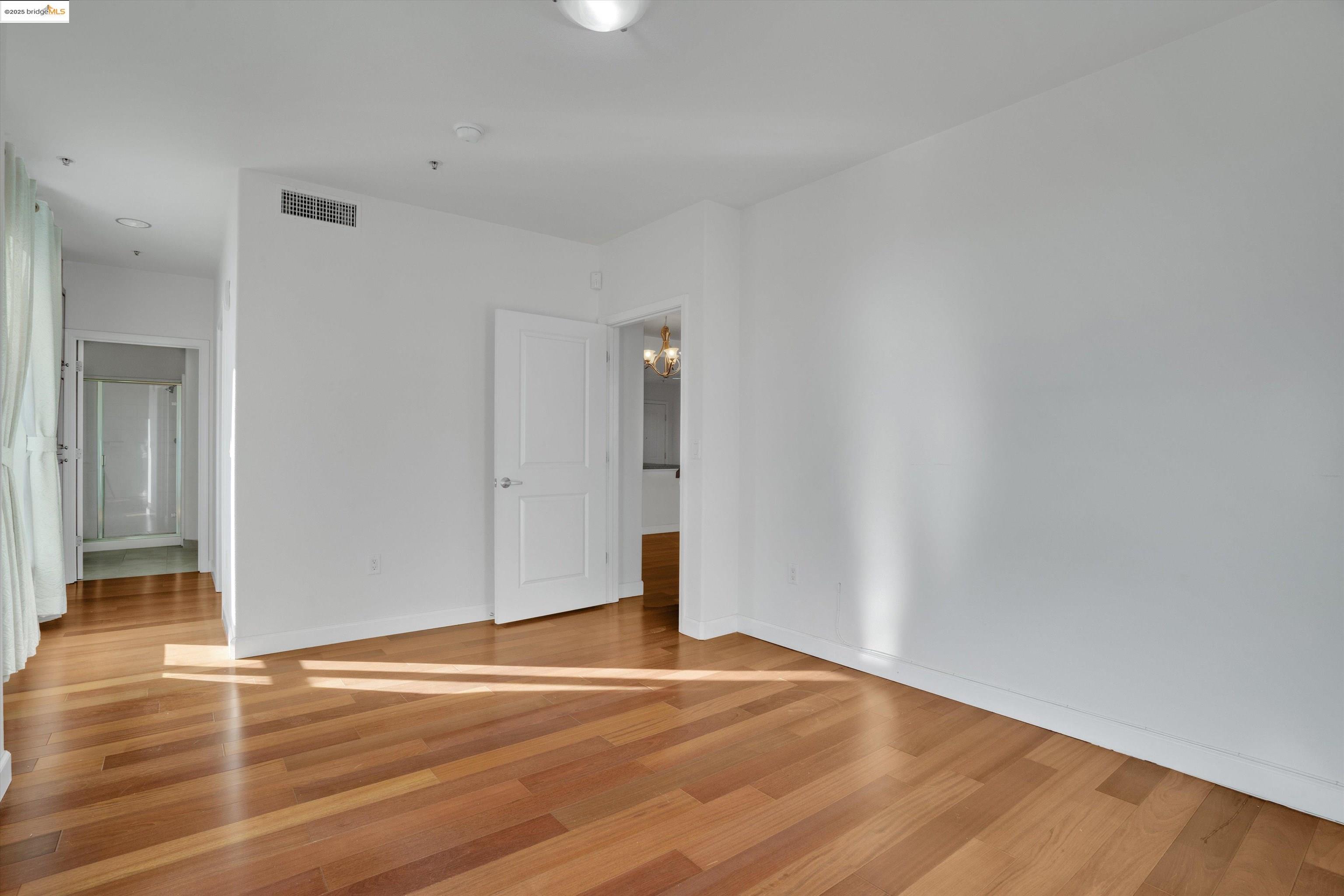 423 7Th St # 302, Oakland, California 94607, 2 Bedrooms Bedrooms, 5 Rooms Rooms,2 BathroomsBathrooms,Residential,For Sale,423 7Th St # 302,41082453