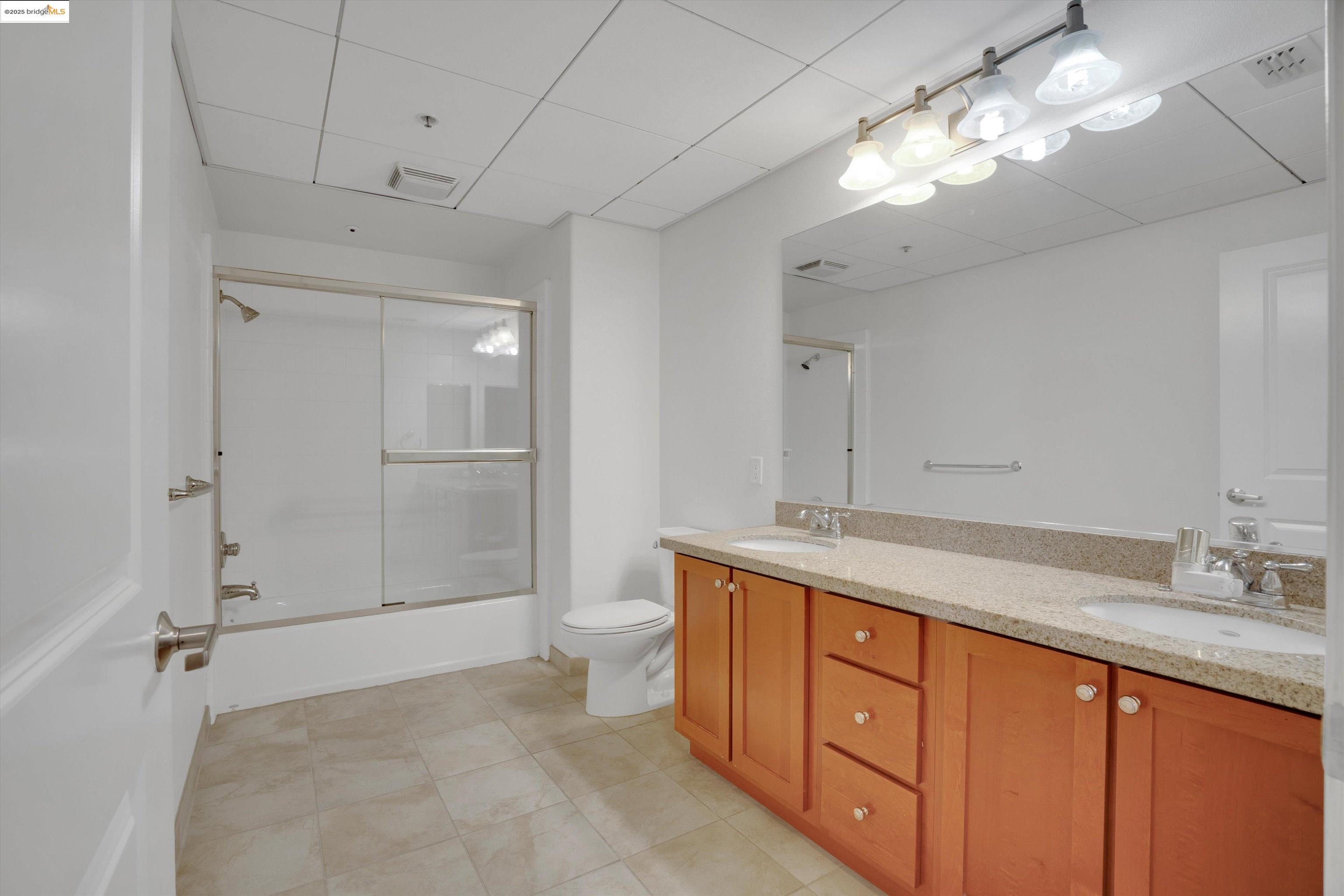 423 7Th St # 302, Oakland, California 94607, 2 Bedrooms Bedrooms, 5 Rooms Rooms,2 BathroomsBathrooms,Residential,For Sale,423 7Th St # 302,41082453