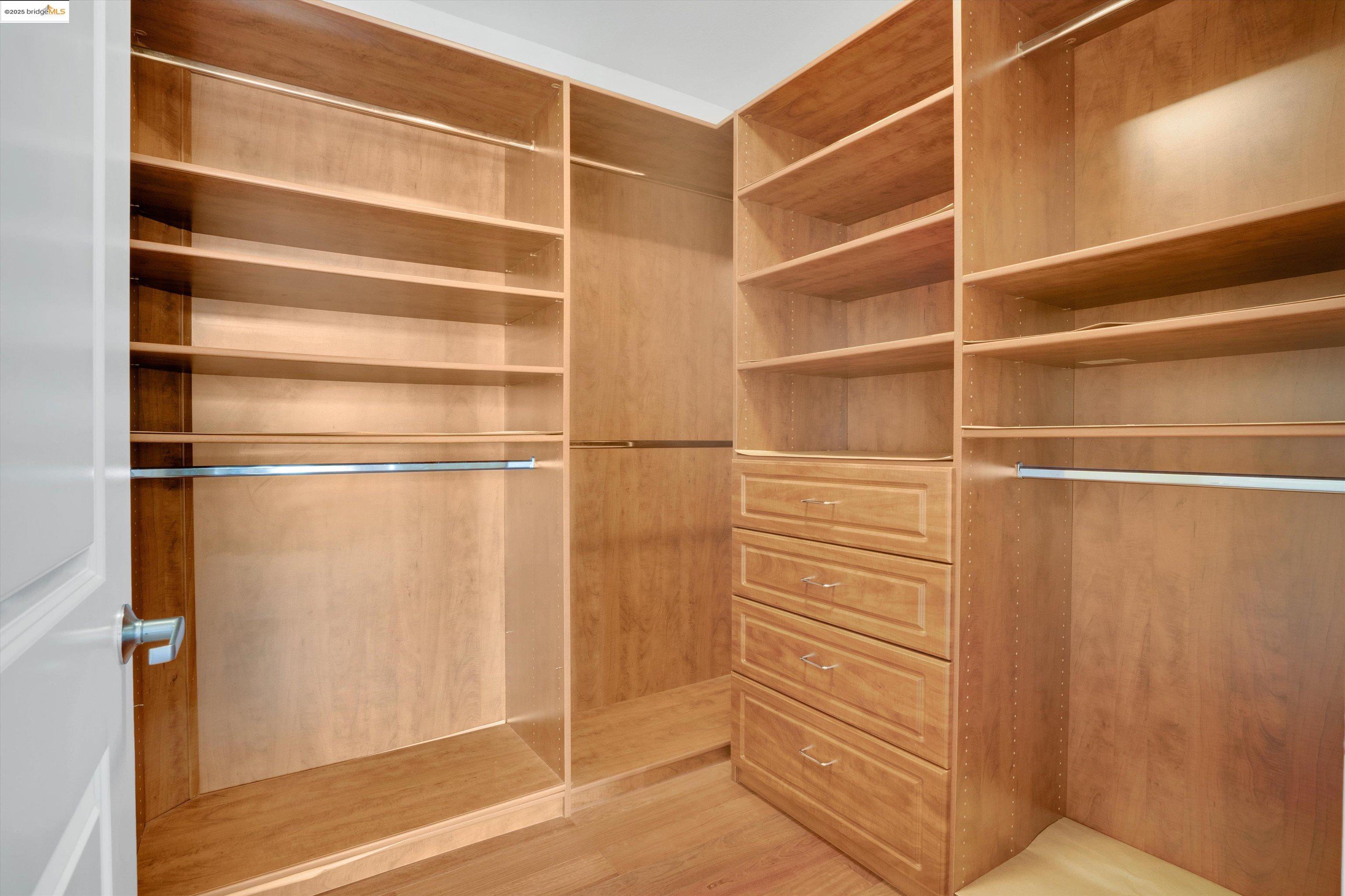 423 7Th St # 302, Oakland, California 94607, 2 Bedrooms Bedrooms, 5 Rooms Rooms,2 BathroomsBathrooms,Residential,For Sale,423 7Th St # 302,41082453