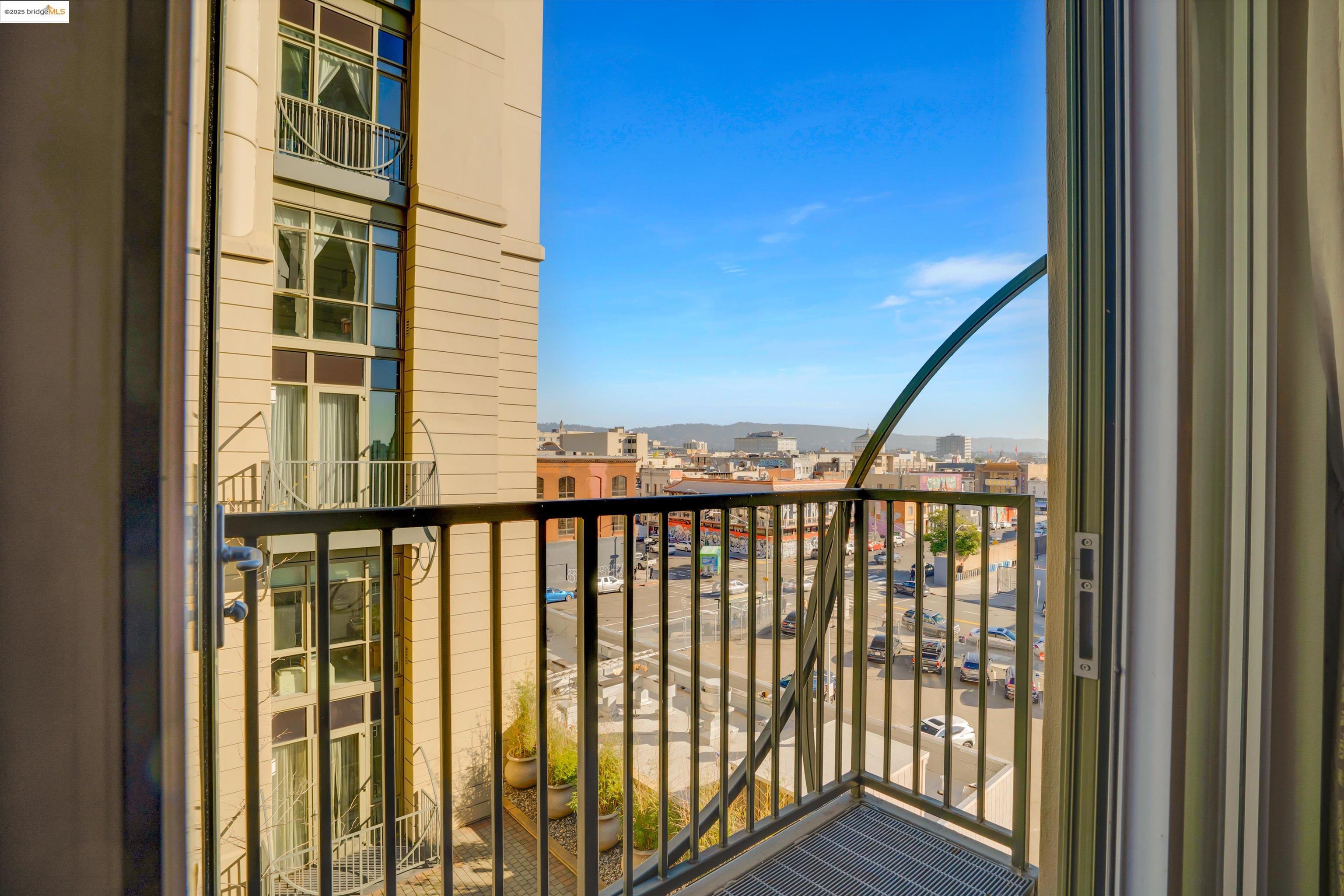 423 7Th St # 302, Oakland, California 94607, 2 Bedrooms Bedrooms, 5 Rooms Rooms,2 BathroomsBathrooms,Residential,For Sale,423 7Th St # 302,41082453