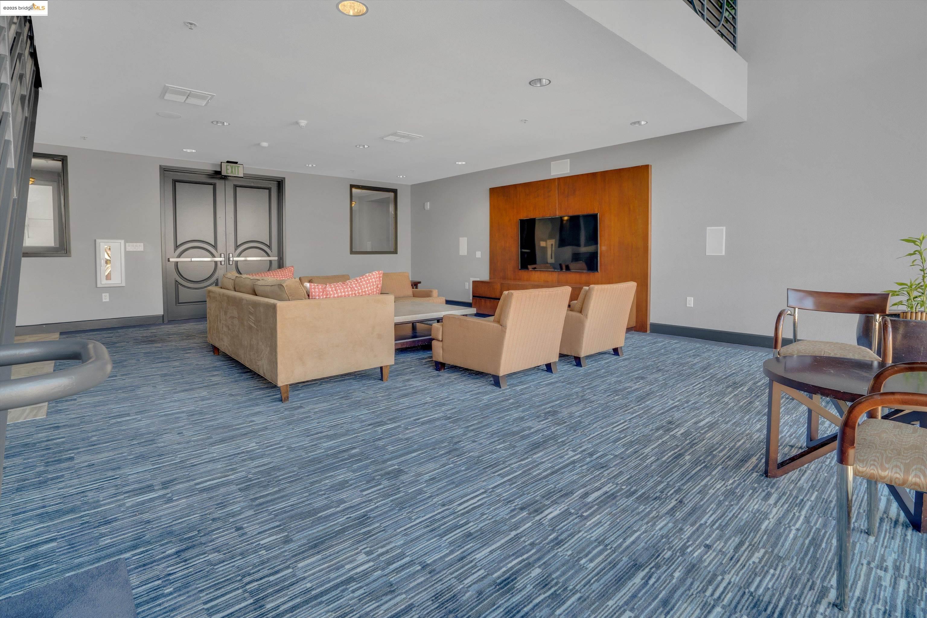423 7Th St # 302, Oakland, California 94607, 2 Bedrooms Bedrooms, 5 Rooms Rooms,2 BathroomsBathrooms,Residential,For Sale,423 7Th St # 302,41082453