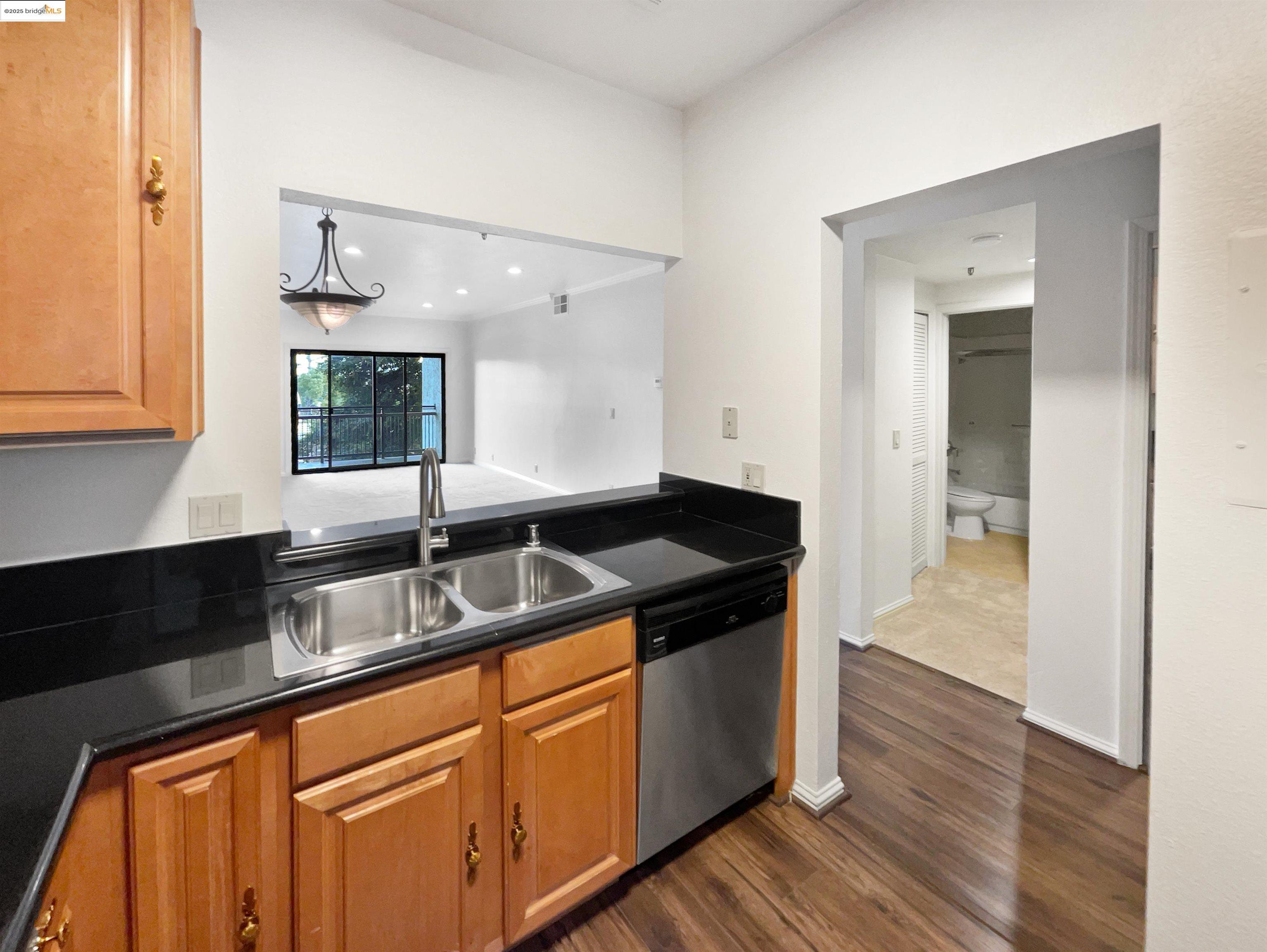 Detail Gallery Image 11 of 18 For 2200 Agnew Rd #212,  Santa Clara,  CA 95054 - 2 Beds | 2 Baths
