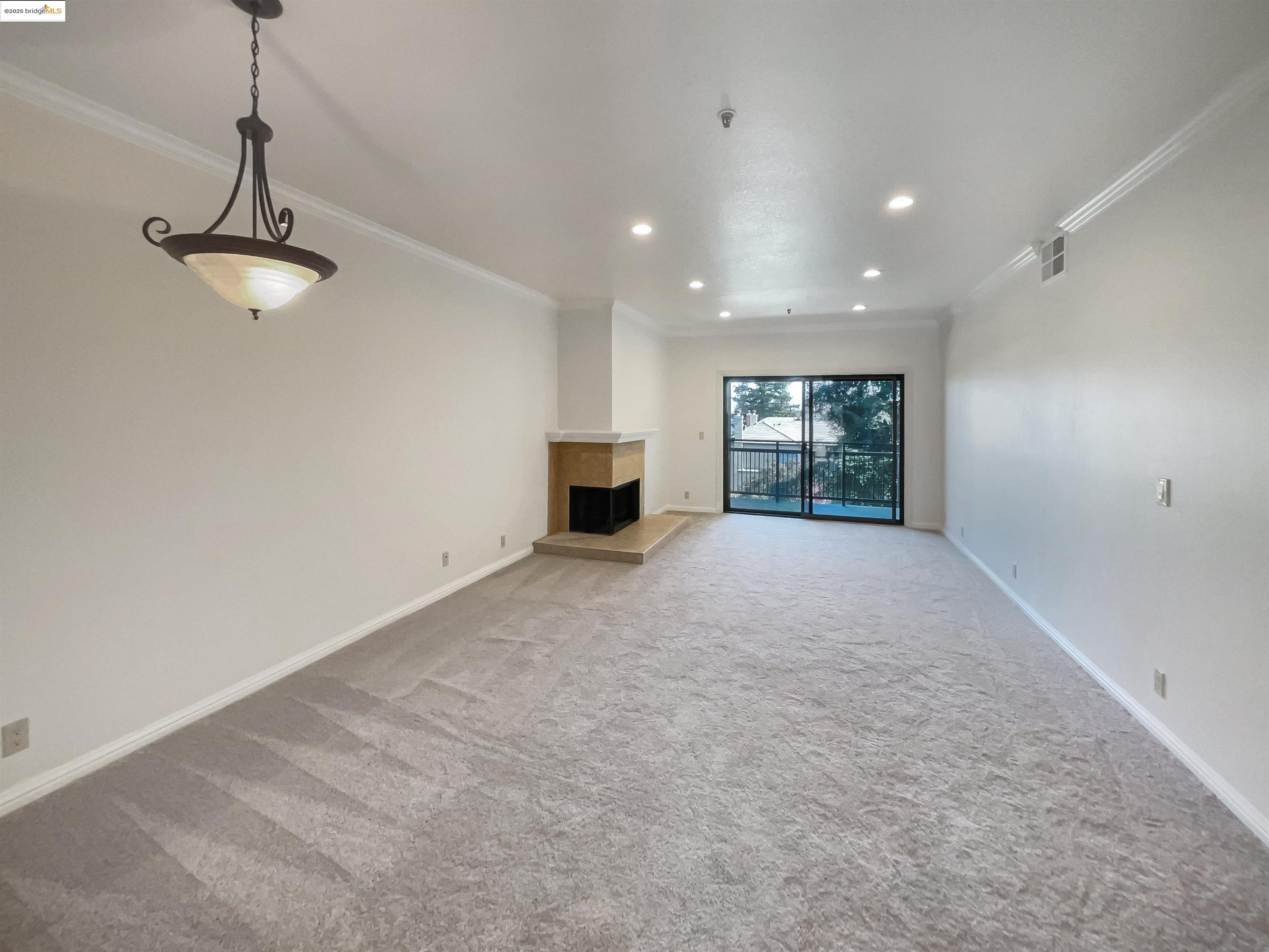 Detail Gallery Image 3 of 20 For 2200 Agnew Rd #212,  Santa Clara,  CA 95054 - 2 Beds | 2 Baths