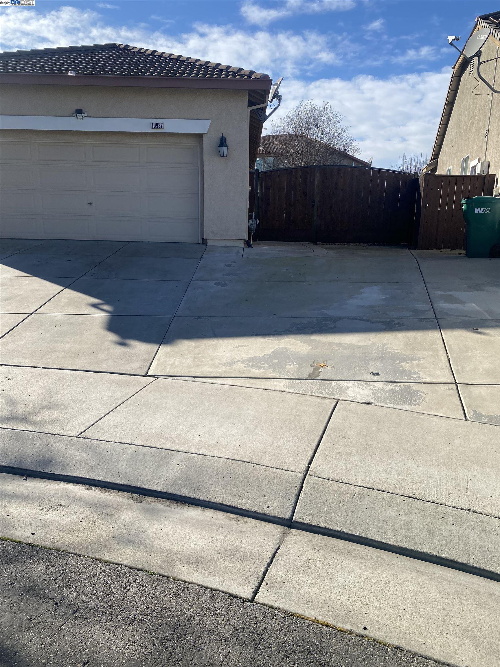Detail Gallery Image 2 of 54 For 10937 Sea Cliff. Ct, Stockton,  CA 95209 - 4 Beds | 2 Baths