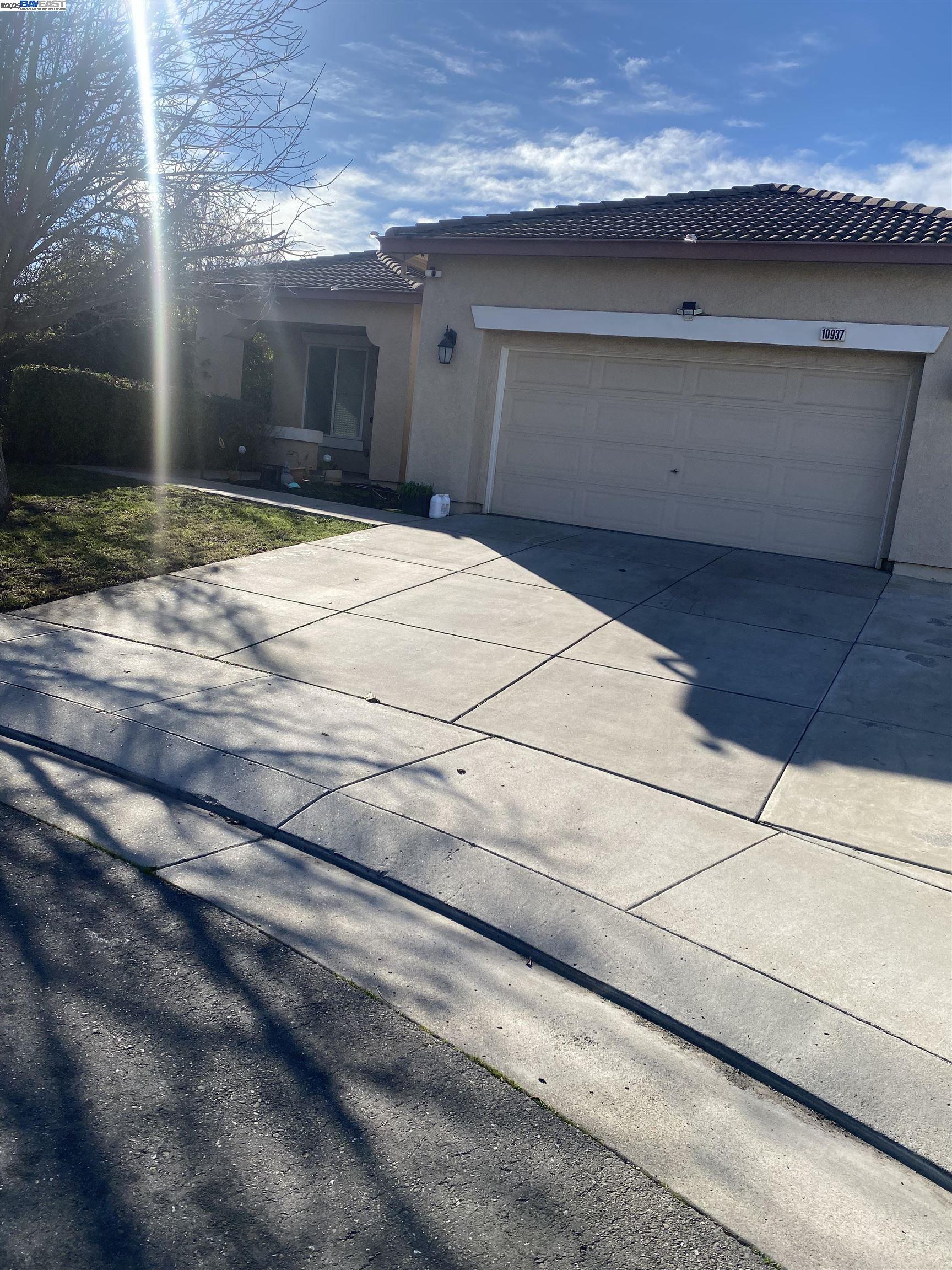 Detail Gallery Image 14 of 54 For 10937 Sea Cliff. Ct, Stockton,  CA 95209 - 4 Beds | 2 Baths