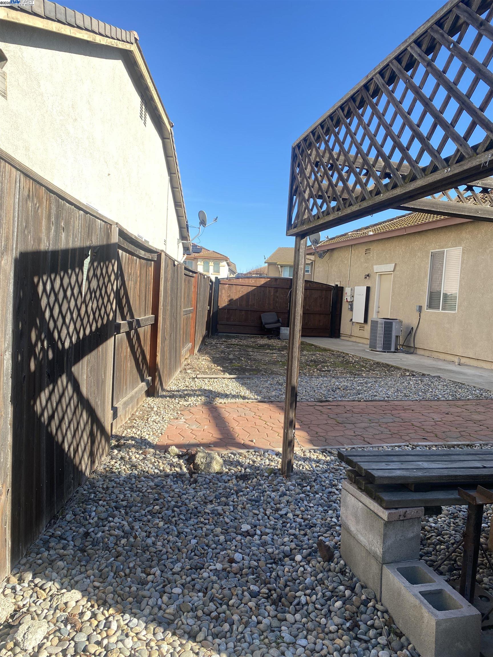 Detail Gallery Image 21 of 54 For 10937 Sea Cliff. Ct, Stockton,  CA 95209 - 4 Beds | 2 Baths
