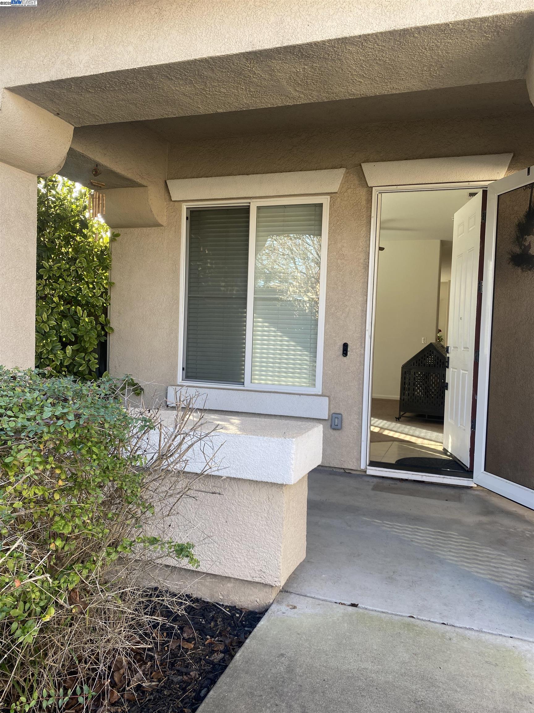Detail Gallery Image 6 of 54 For 10937 Sea Cliff. Ct, Stockton,  CA 95209 - 4 Beds | 2 Baths