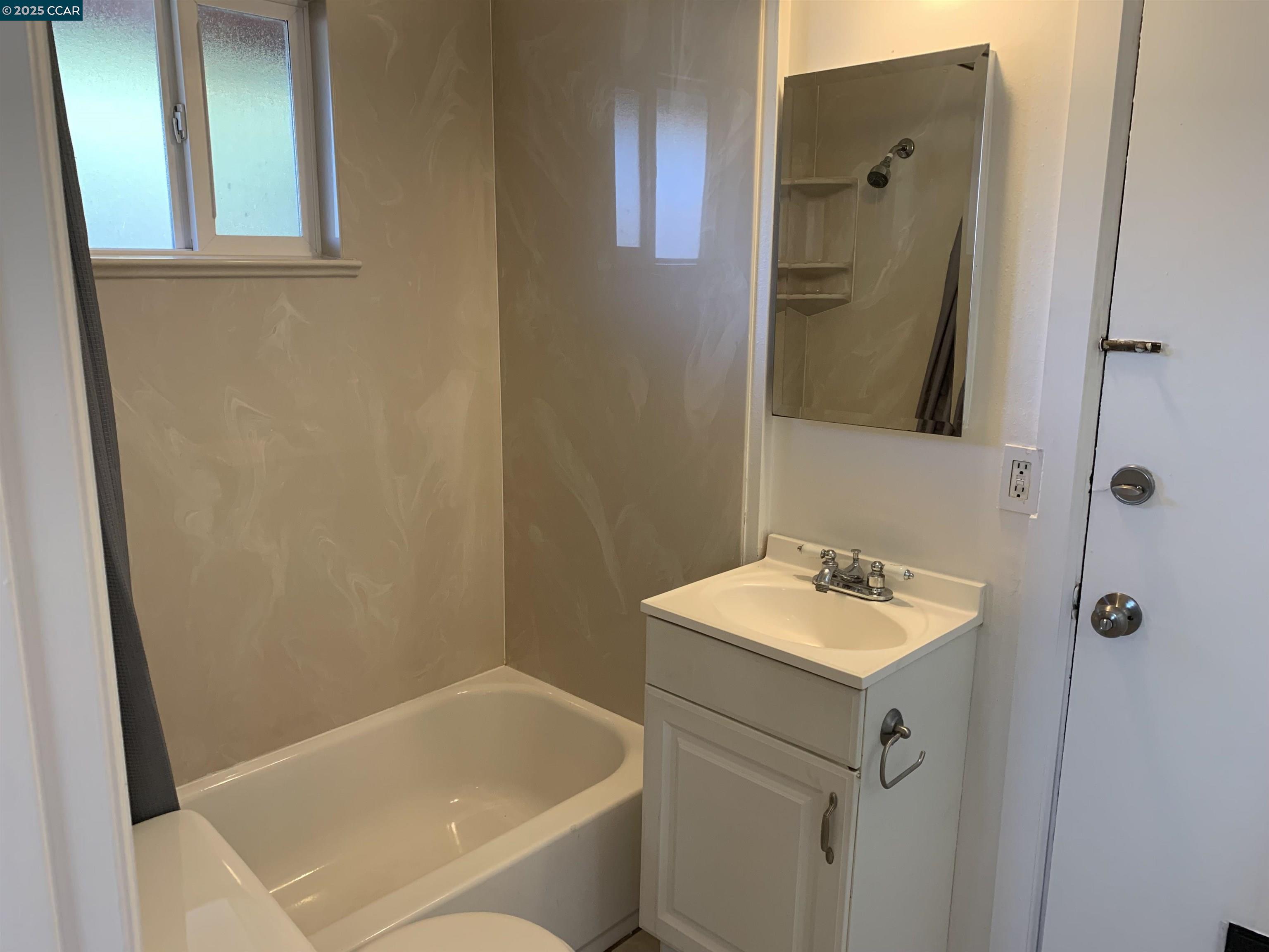 Detail Gallery Image 6 of 9 For 1730 6th St, Concord,  CA 94519 - 0 Beds | 1 Baths