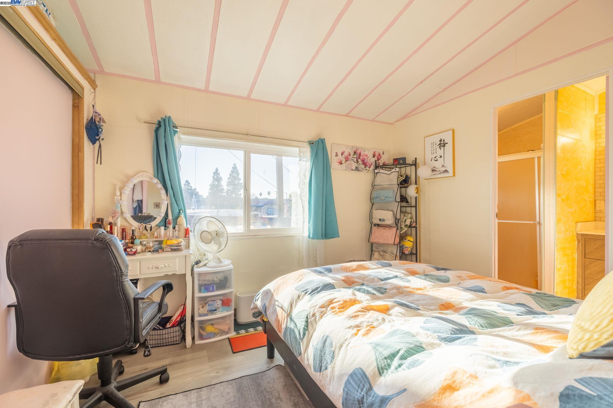 Detail Gallery Image 11 of 30 For 3998 Castro Valley Blvd #36,  Castro Valley,  CA 94546 - 2 Beds | 2 Baths