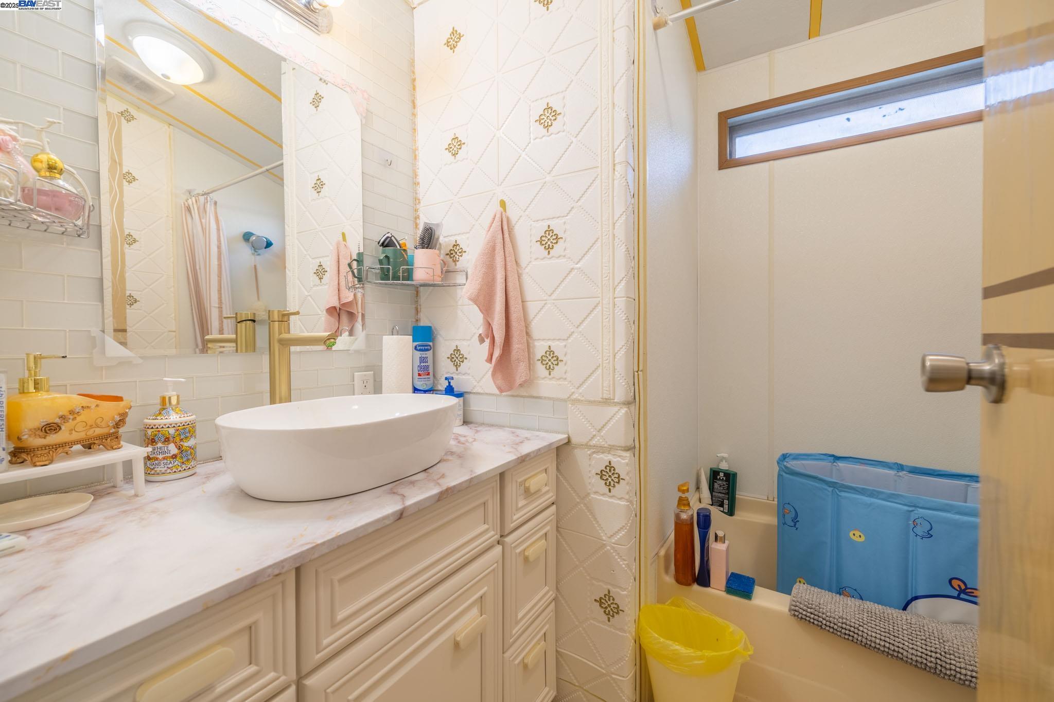 Detail Gallery Image 15 of 30 For 3998 Castro Valley Blvd #36,  Castro Valley,  CA 94546 - 2 Beds | 2 Baths