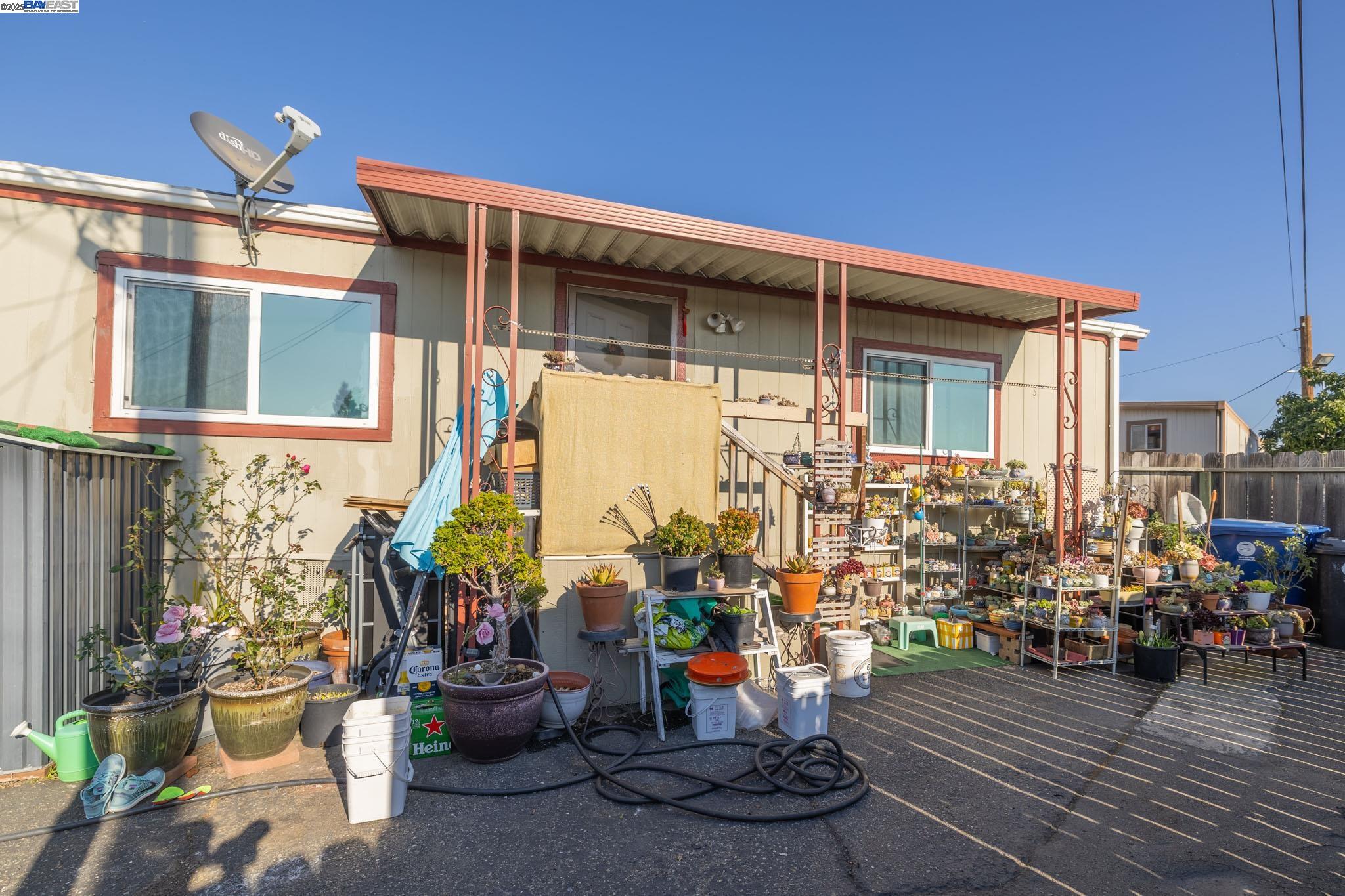 Detail Gallery Image 18 of 30 For 3998 Castro Valley Blvd #36,  Castro Valley,  CA 94546 - 2 Beds | 2 Baths