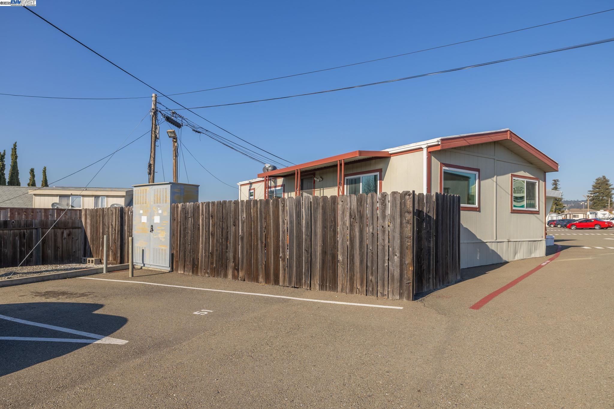 Detail Gallery Image 19 of 30 For 3998 Castro Valley Blvd #36,  Castro Valley,  CA 94546 - 2 Beds | 2 Baths