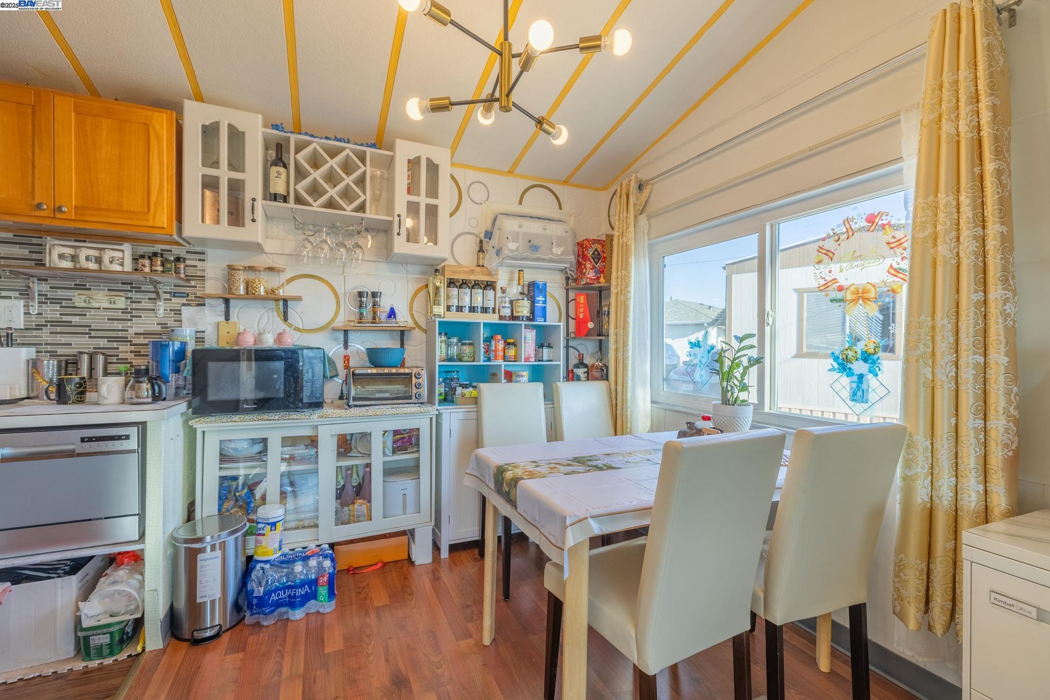 Detail Gallery Image 3 of 30 For 3998 Castro Valley Blvd #36,  Castro Valley,  CA 94546 - 2 Beds | 2 Baths