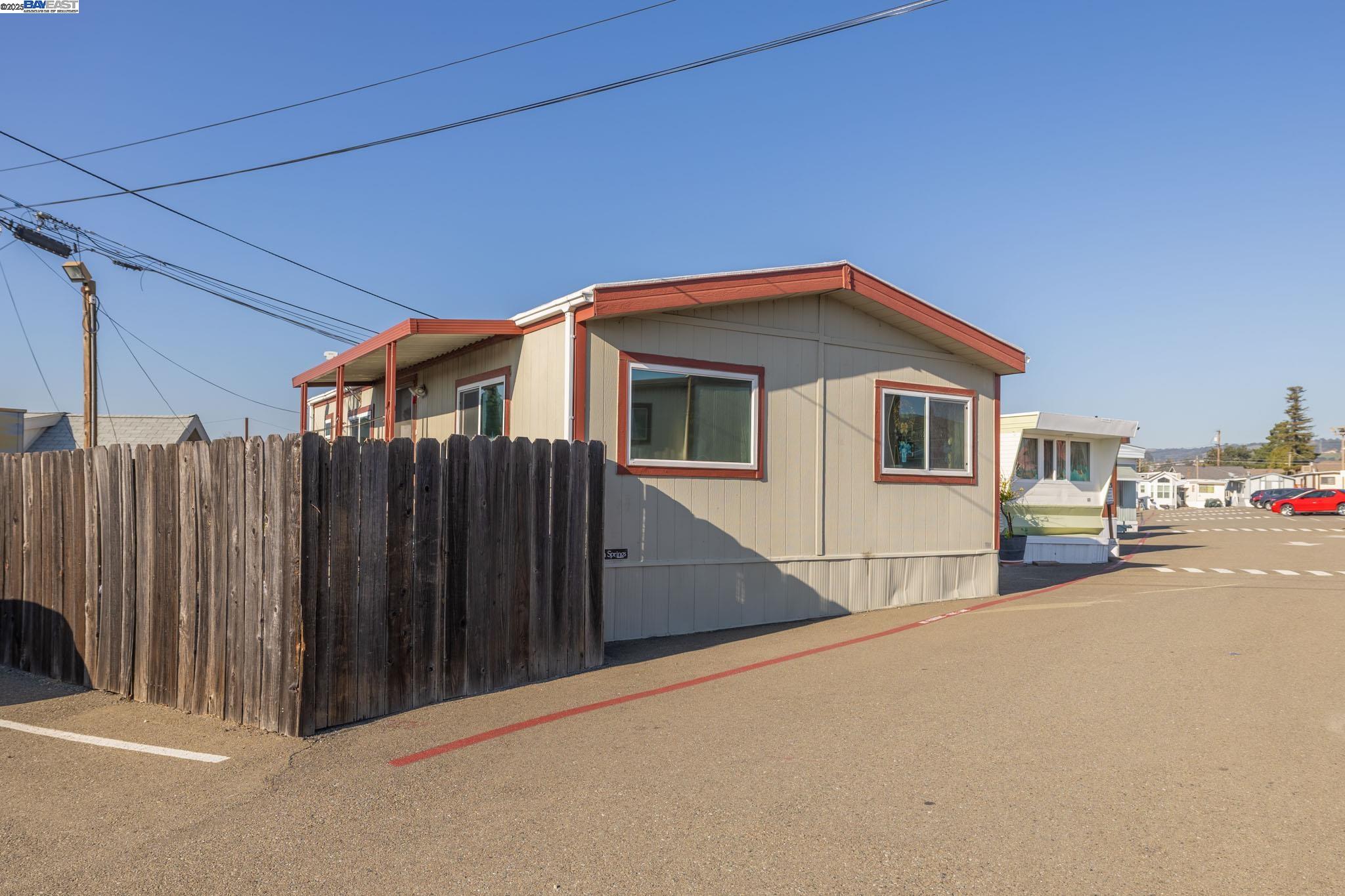Detail Gallery Image 20 of 30 For 3998 Castro Valley Blvd #36,  Castro Valley,  CA 94546 - 2 Beds | 2 Baths