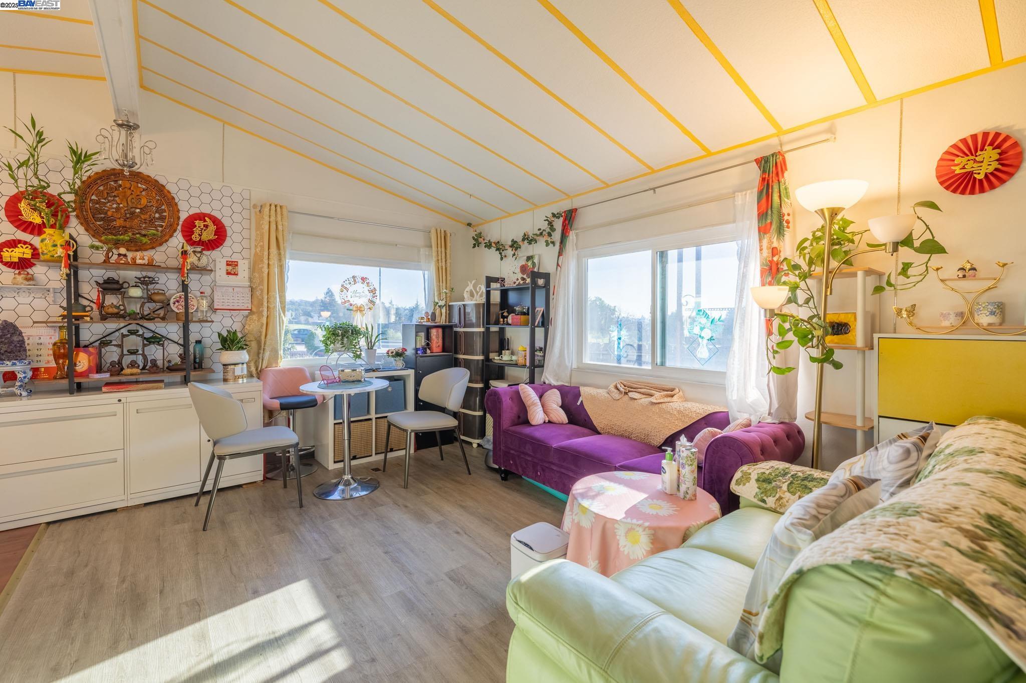 Detail Gallery Image 4 of 30 For 3998 Castro Valley Blvd #36,  Castro Valley,  CA 94546 - 2 Beds | 2 Baths