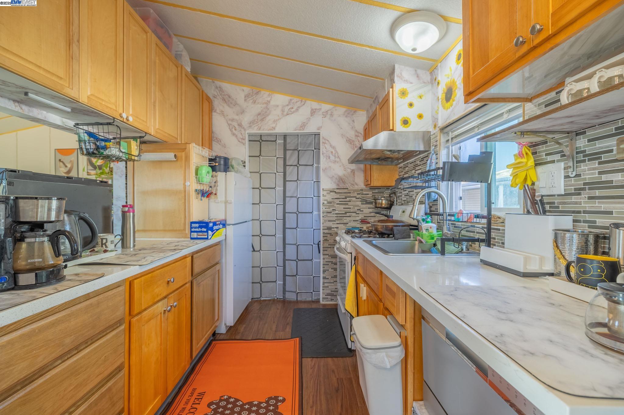 Detail Gallery Image 8 of 30 For 3998 Castro Valley Blvd #36,  Castro Valley,  CA 94546 - 2 Beds | 2 Baths