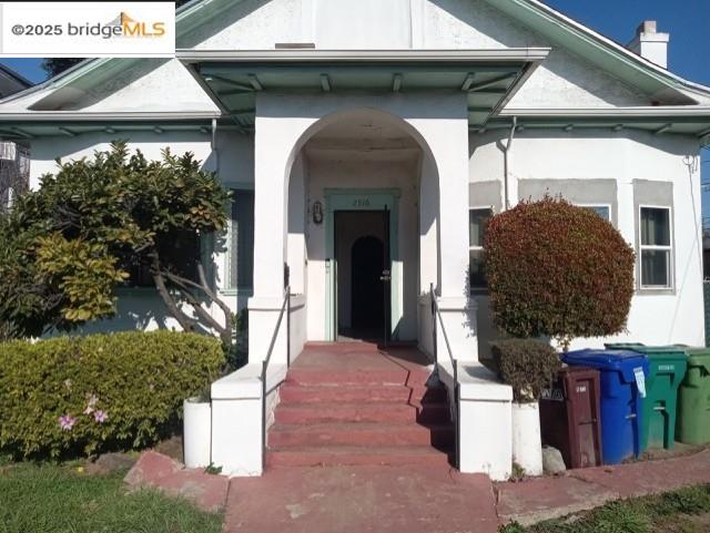 Detail Gallery Image 1 of 1 For 2516 E 21st St, Oakland,  CA 94601 - 3 Beds | 2 Baths