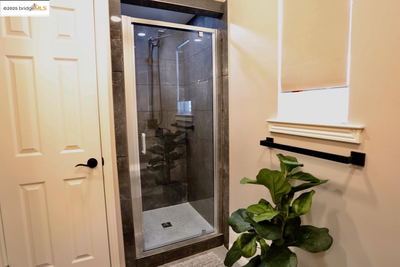 2594 Fruitvale Ave, Oakland, California 94601, 2 Bedrooms Bedrooms, 4 Rooms Rooms,1 BathroomBathrooms,Residential,For Sale,2594 Fruitvale Ave,41082569