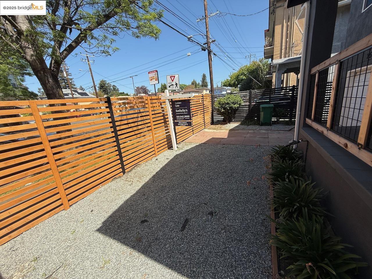 2594 Fruitvale Ave, Oakland, California 94601, 2 Bedrooms Bedrooms, 4 Rooms Rooms,1 BathroomBathrooms,Residential,For Sale,2594 Fruitvale Ave,41082569