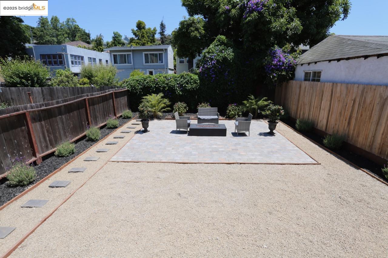 2594 Fruitvale Ave, Oakland, California 94601, 2 Bedrooms Bedrooms, 4 Rooms Rooms,1 BathroomBathrooms,Residential,For Sale,2594 Fruitvale Ave,41082569