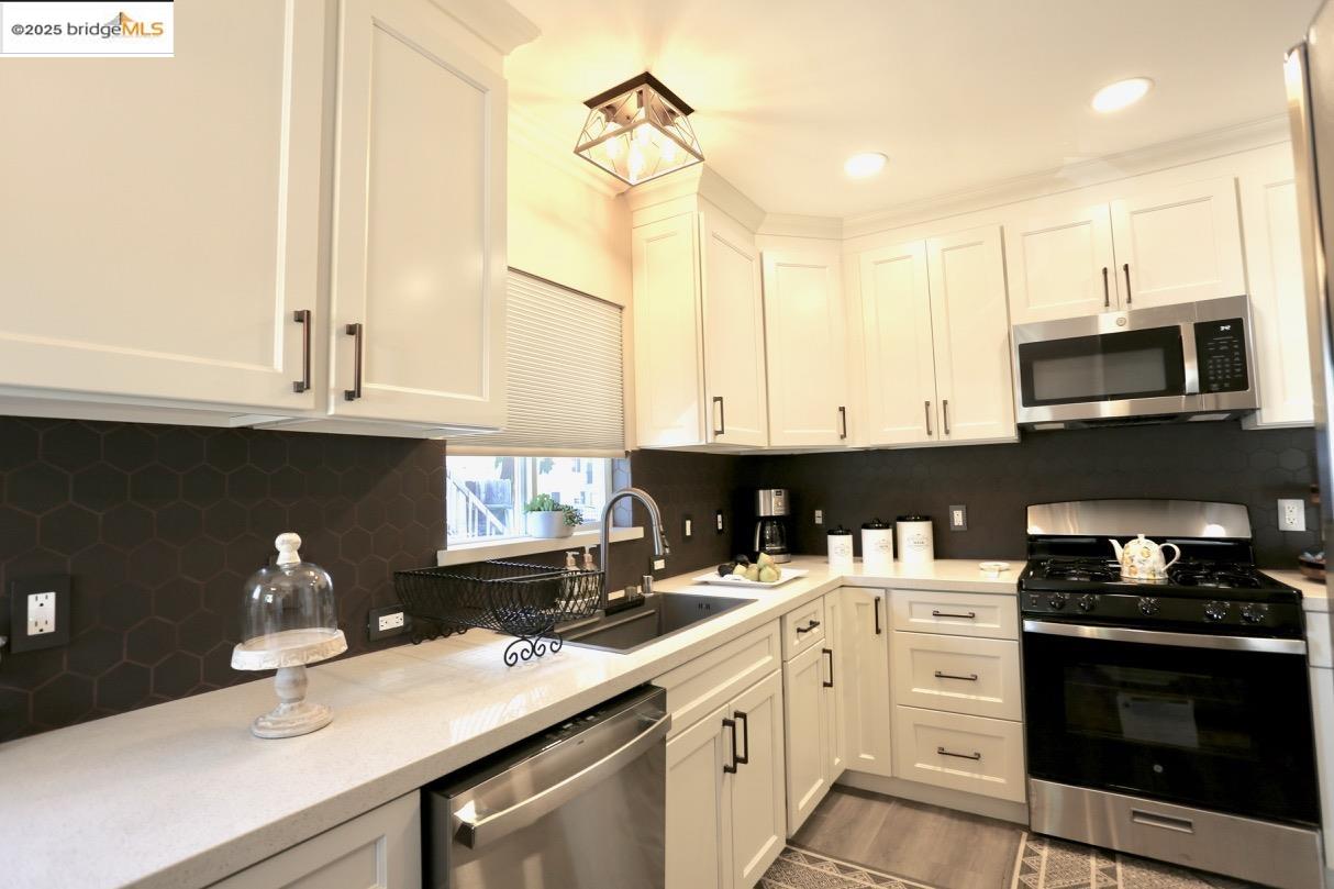 2594 Fruitvale Ave, Oakland, California 94601, 2 Bedrooms Bedrooms, 4 Rooms Rooms,1 BathroomBathrooms,Residential,For Sale,2594 Fruitvale Ave,41082569