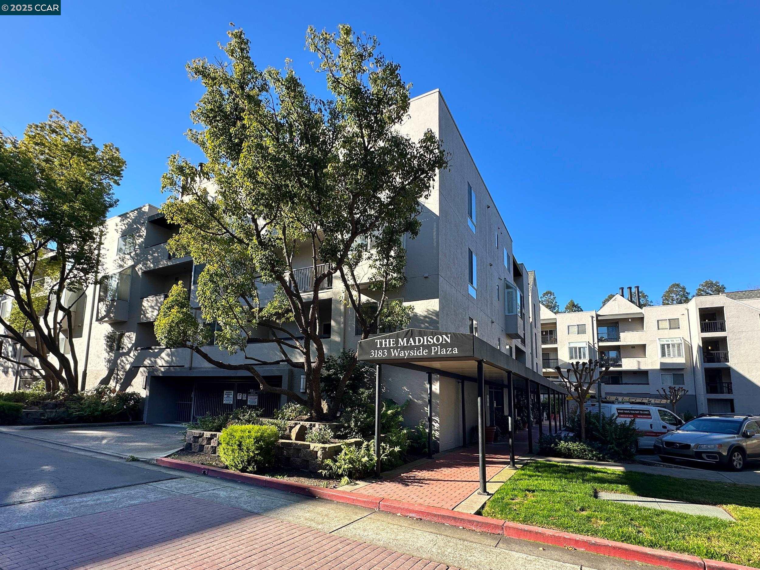 More Details about MLS # 41082691 : 3183 WAYSIDE PLZ # 102
